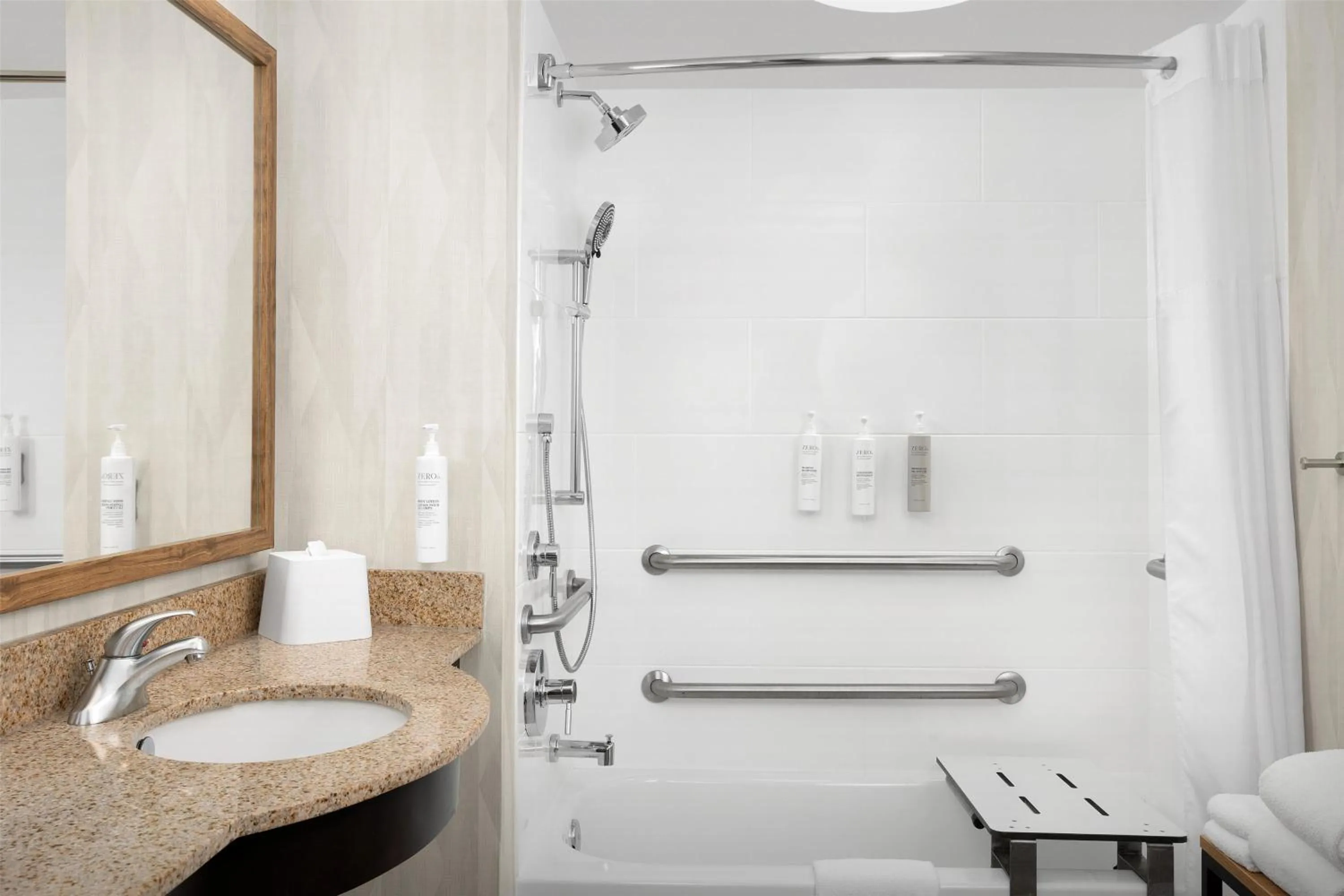 Bathroom in Hampton Inn Fayetteville Fort Bragg