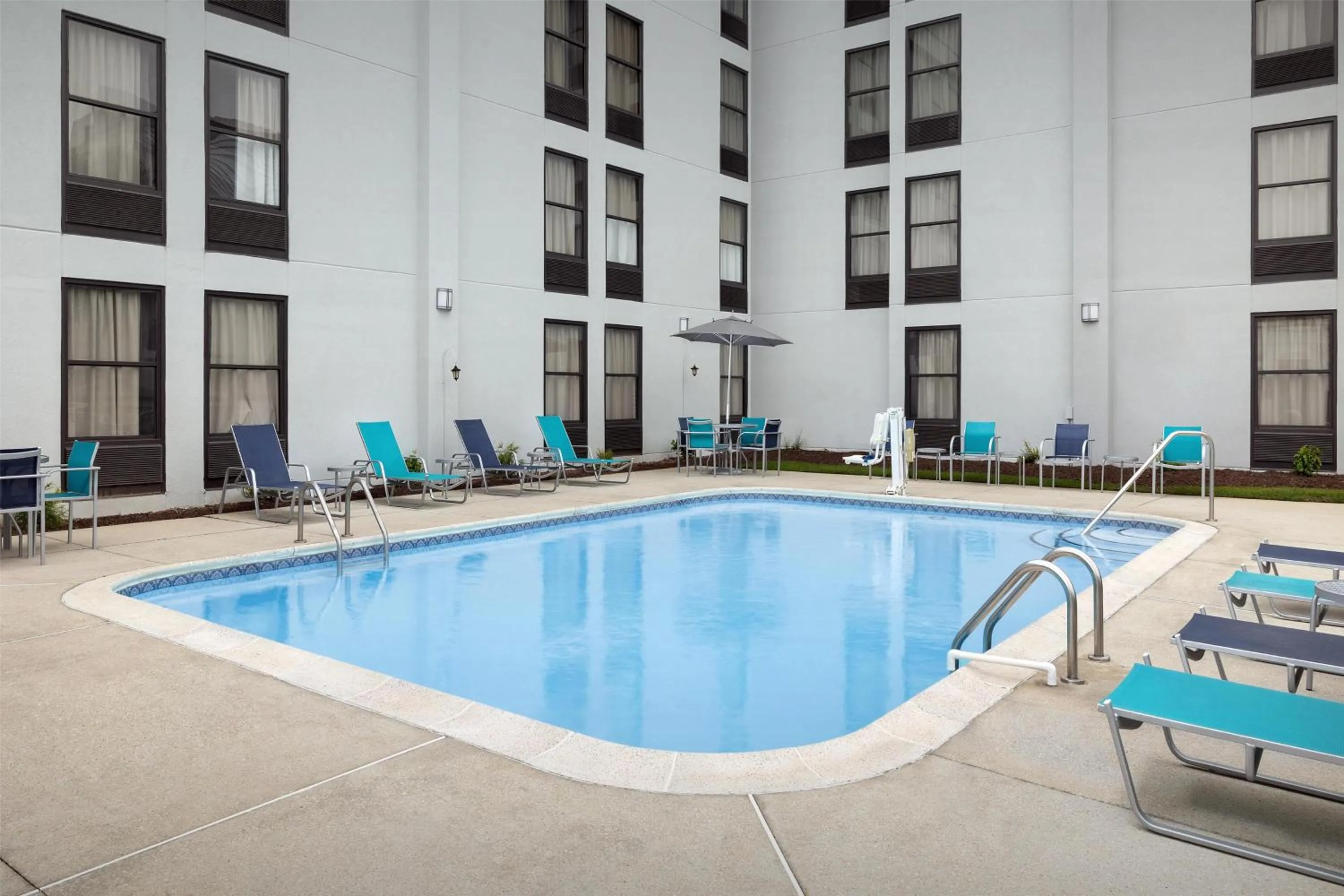 Pool view in Hampton Inn Fayetteville Fort Bragg
