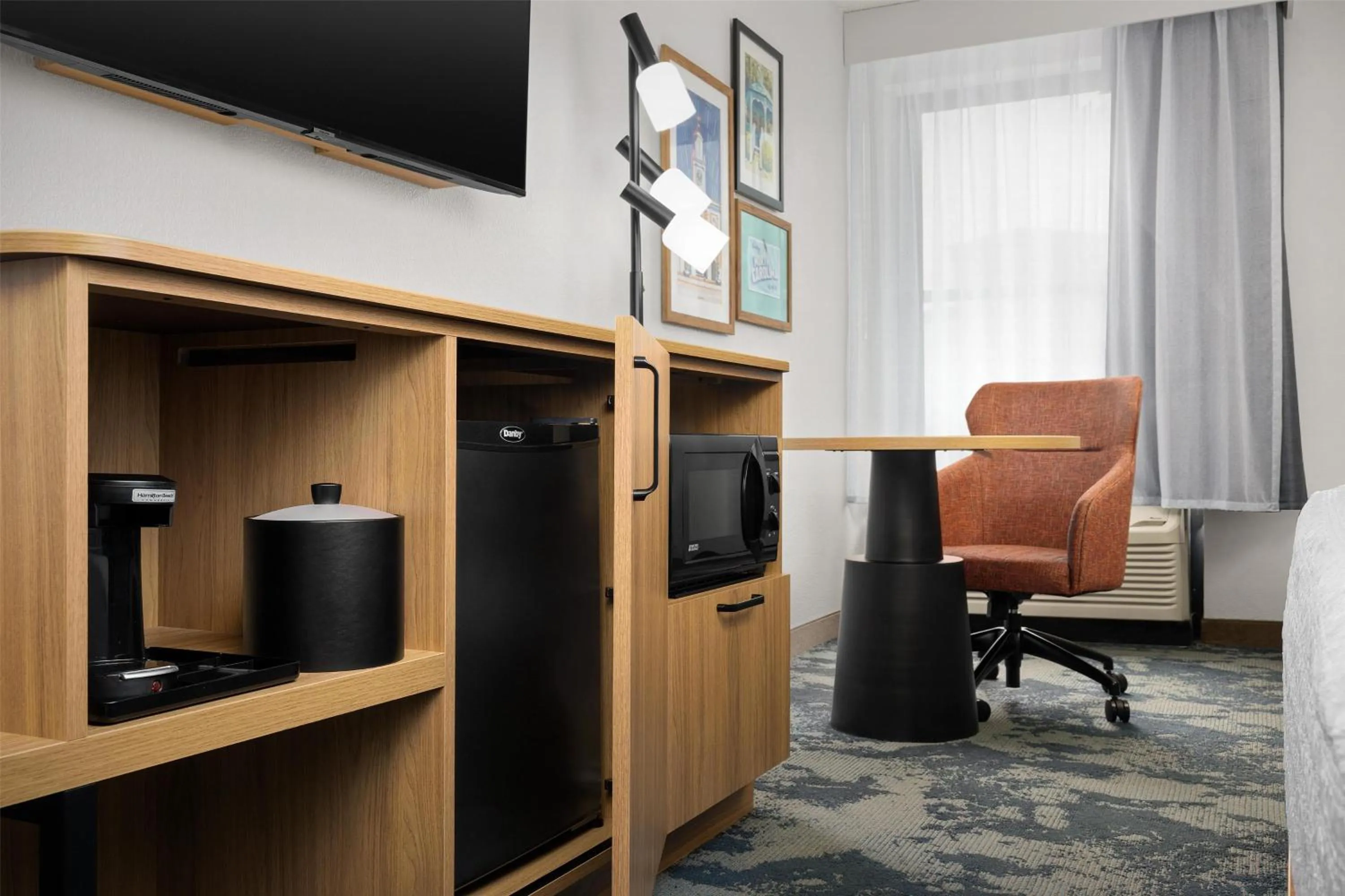 Bedroom in Hampton Inn Fayetteville Fort Bragg