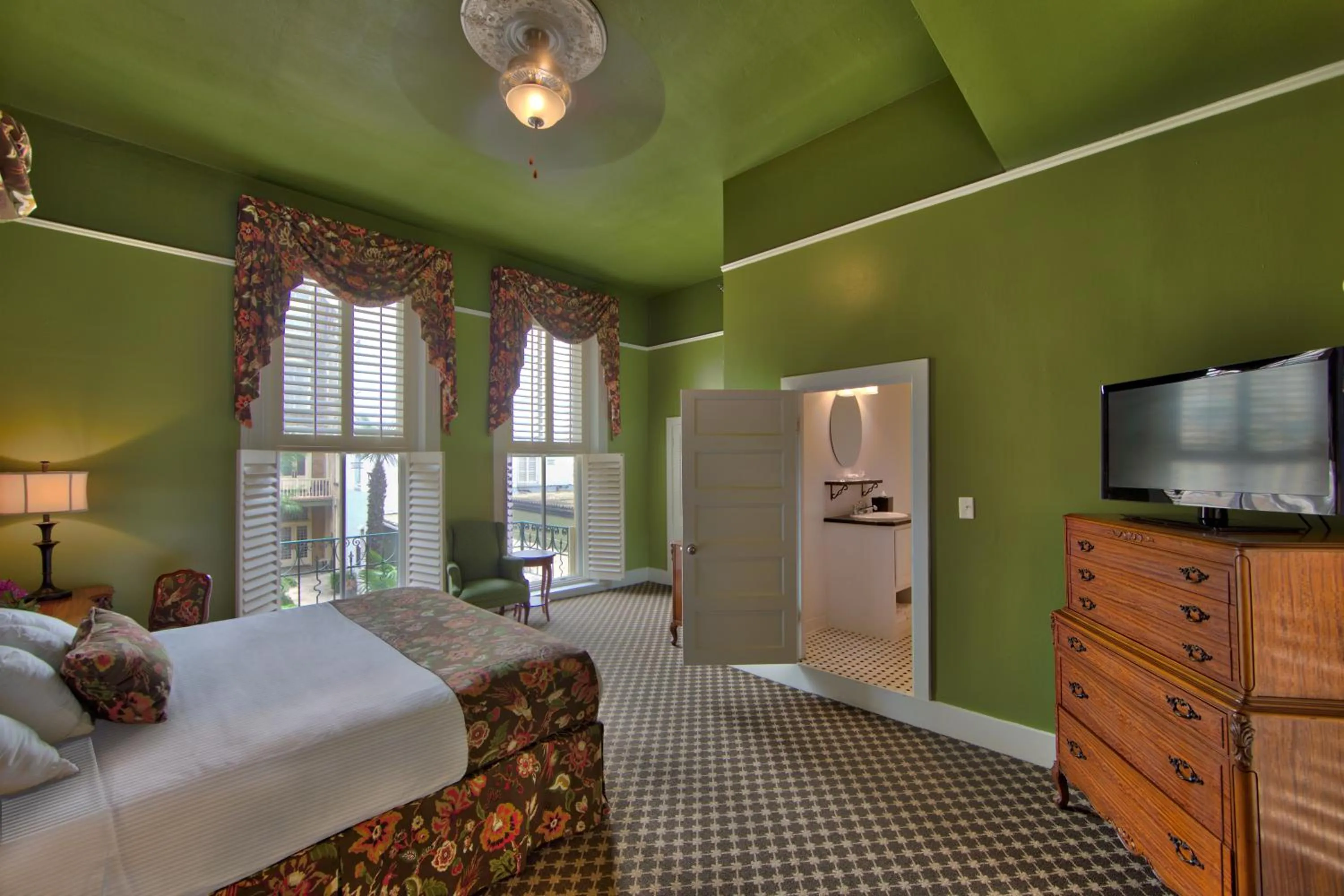 Bedroom, Bed in Menger Hotel