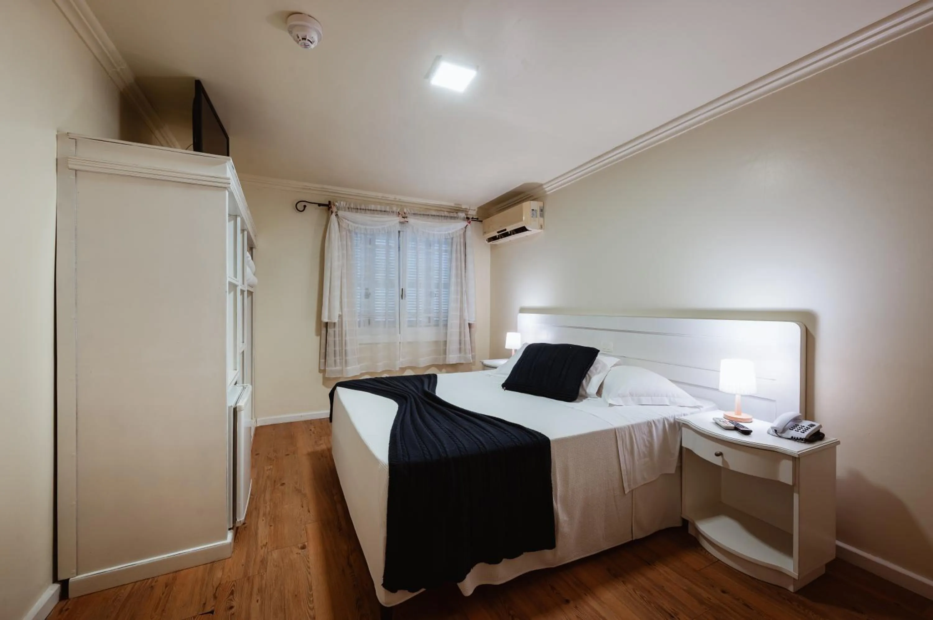 Photo of the whole room, Bed in Pousada dos Anjos