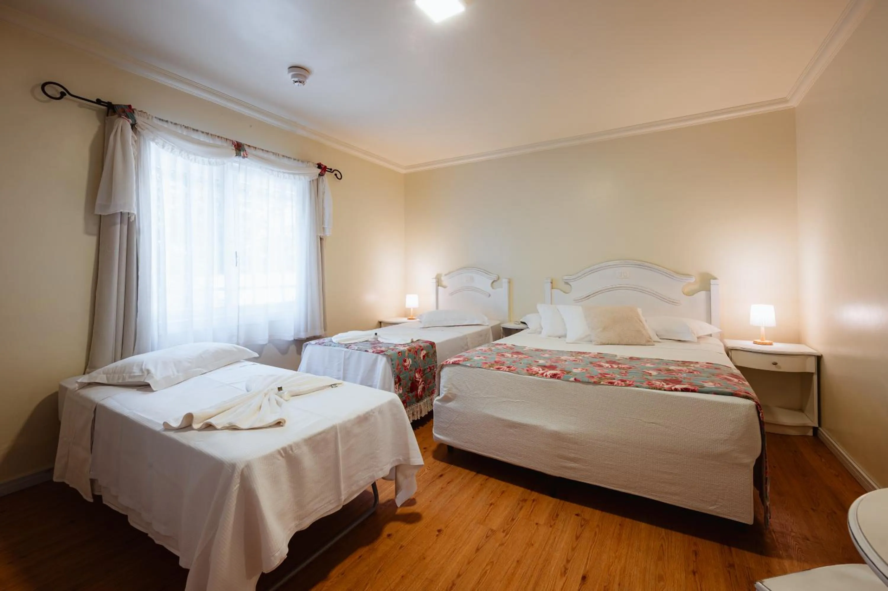 Photo of the whole room, Bed in Pousada dos Anjos