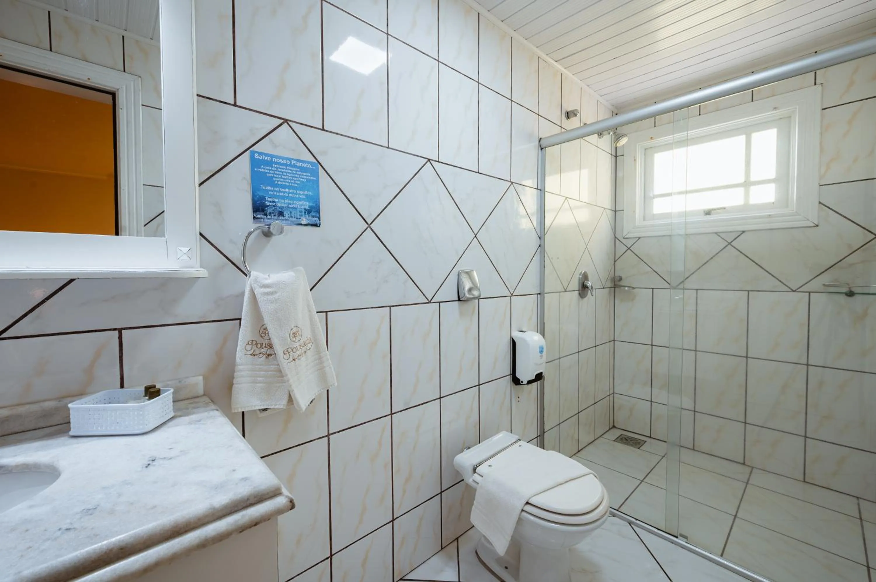 Bathroom in Pousada dos Anjos