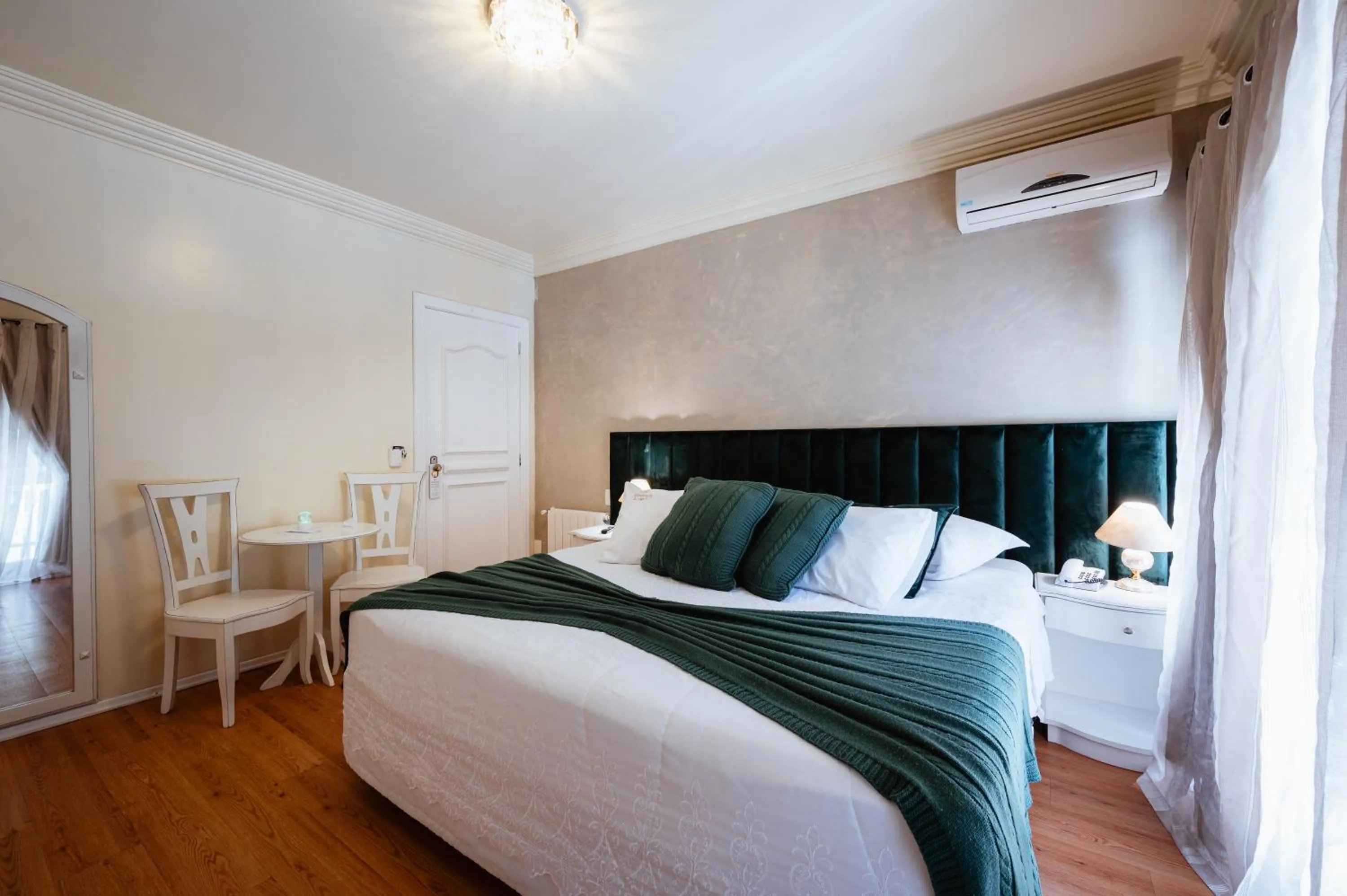 Photo of the whole room, Bed in Pousada dos Anjos