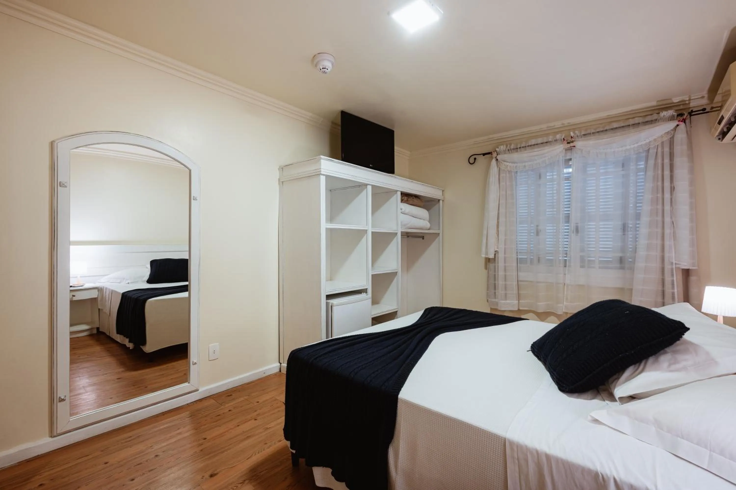 Photo of the whole room, Bed in Pousada dos Anjos