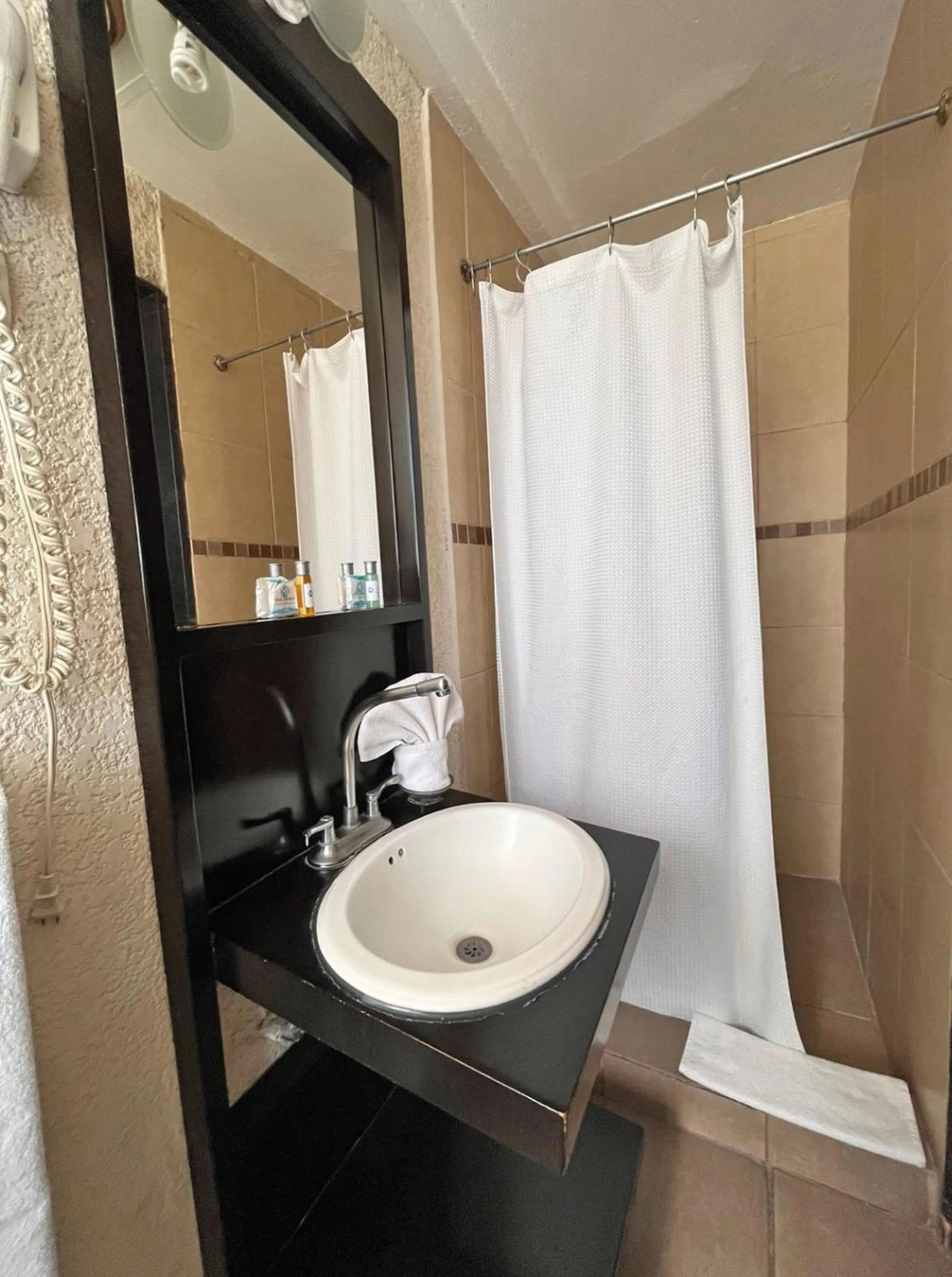 Bathroom in Hi Hotel Impala Queretaro