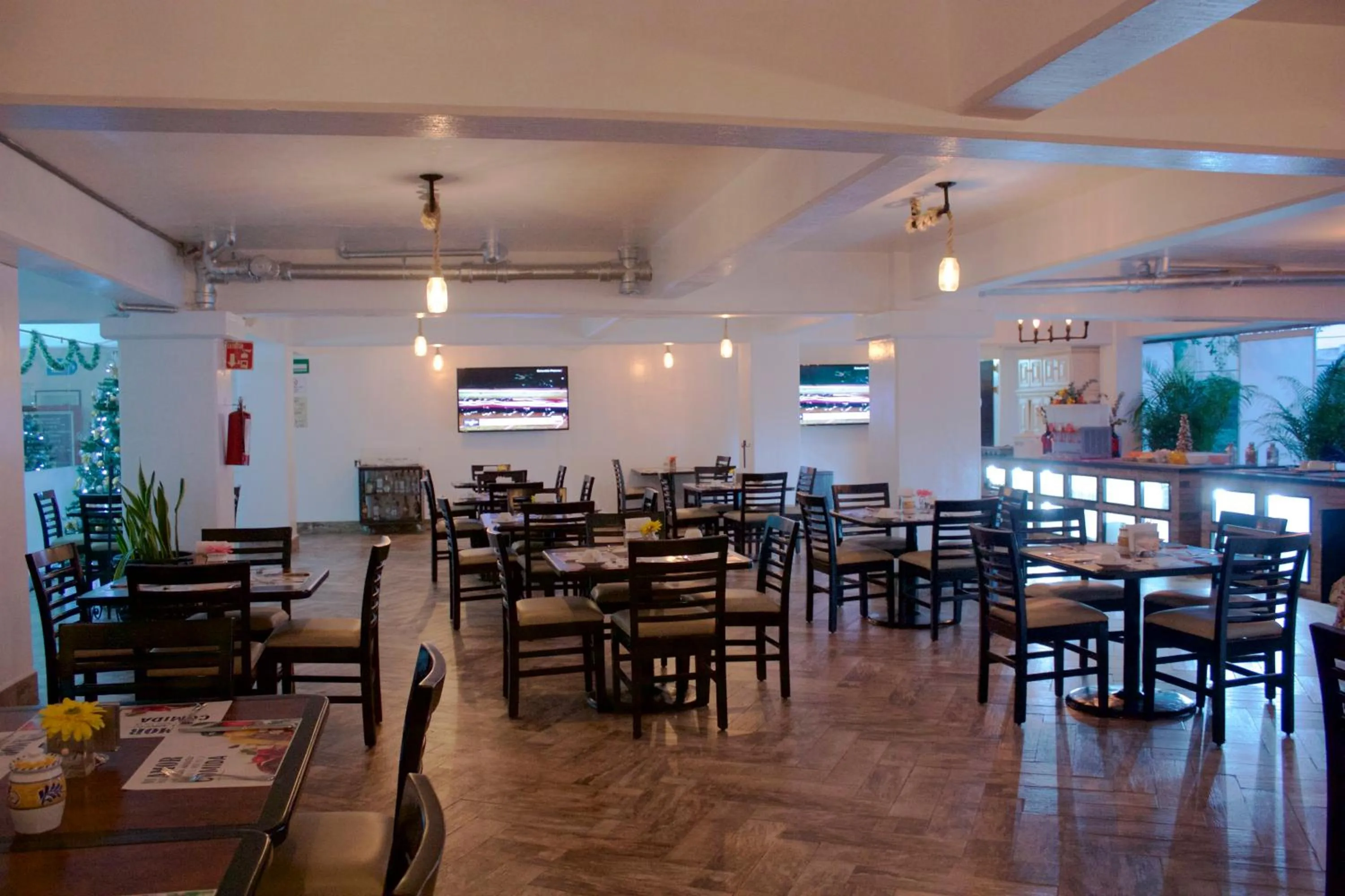 Restaurant/places to eat in Hi Hotel Impala Queretaro