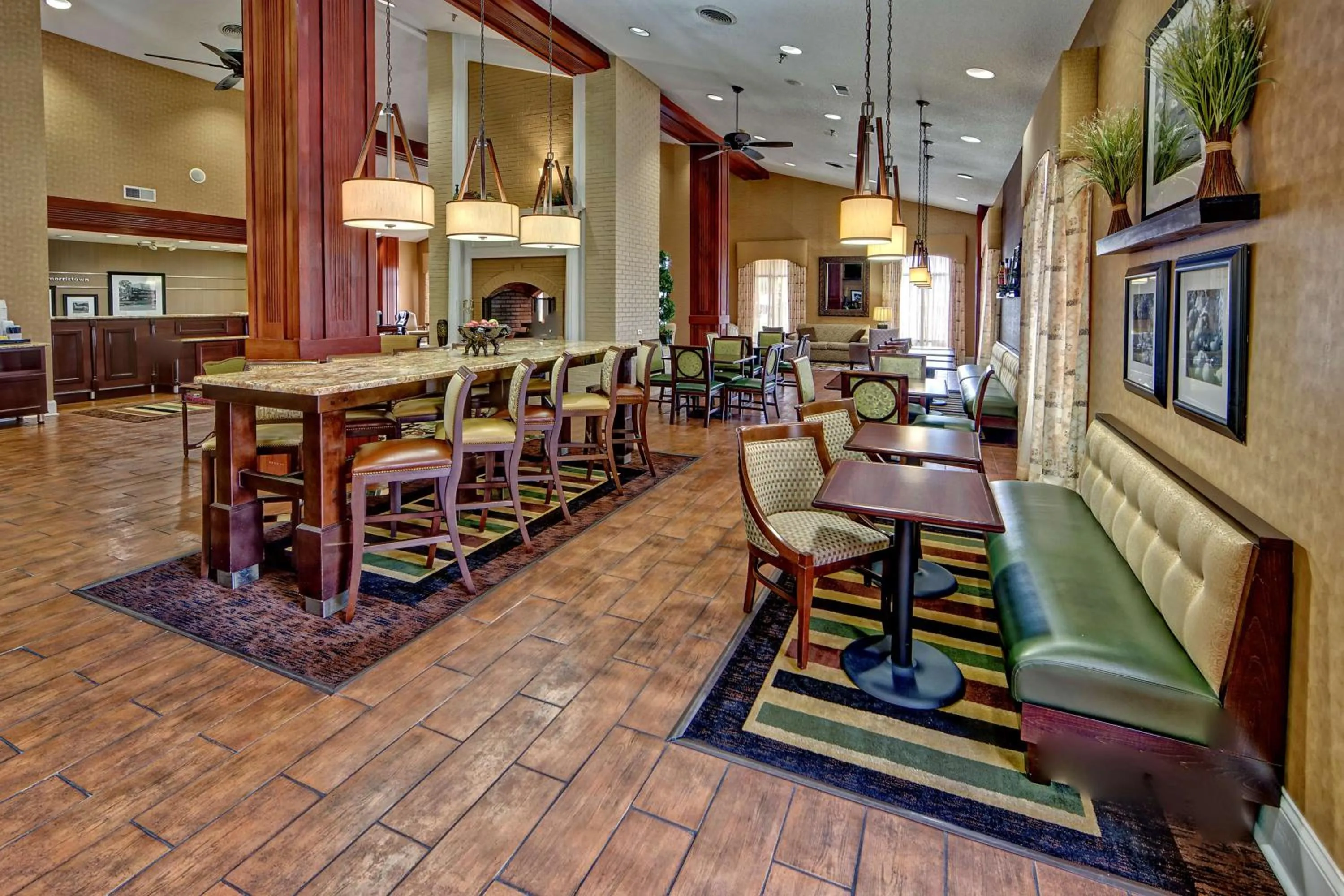 Dining area in Hampton Inn Morristown