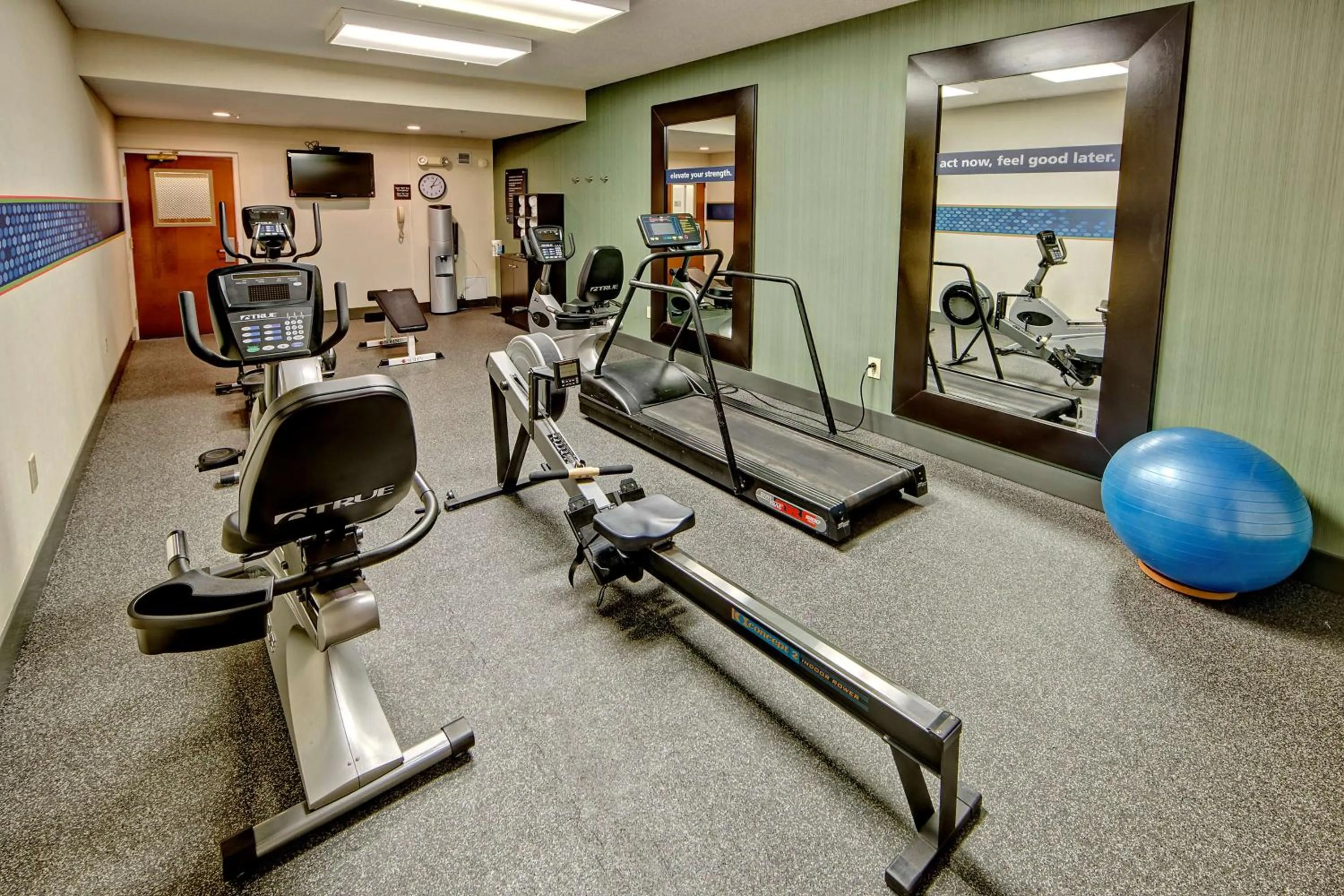 Fitness centre/facilities in Hampton Inn Morristown