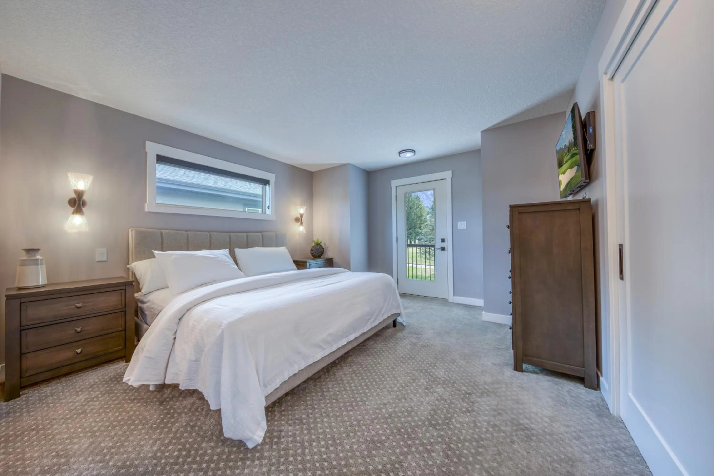 Bedroom, Bed in Bighorn Meadows Resort
