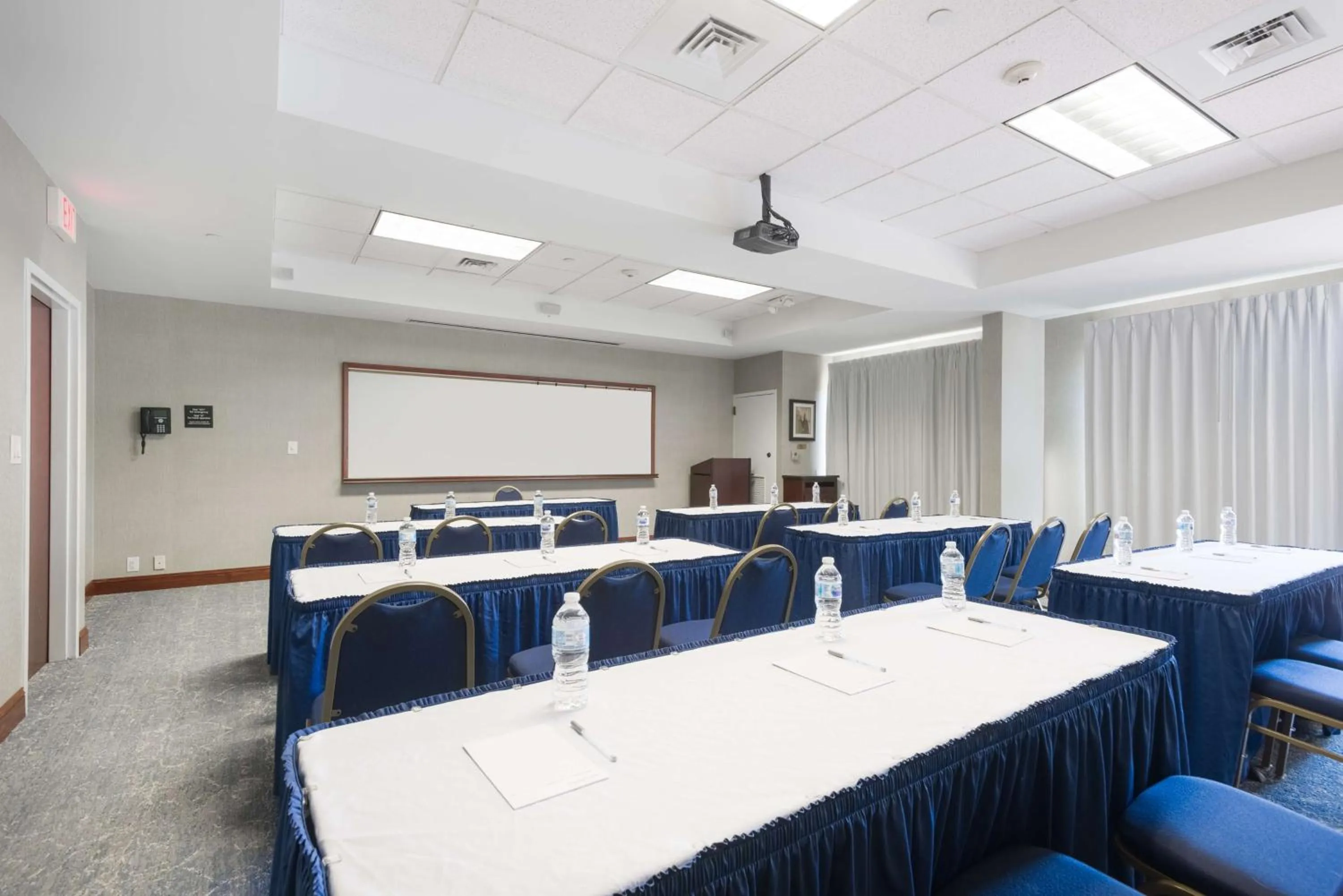 Meeting/conference room in Hampton Inn Mount Airy