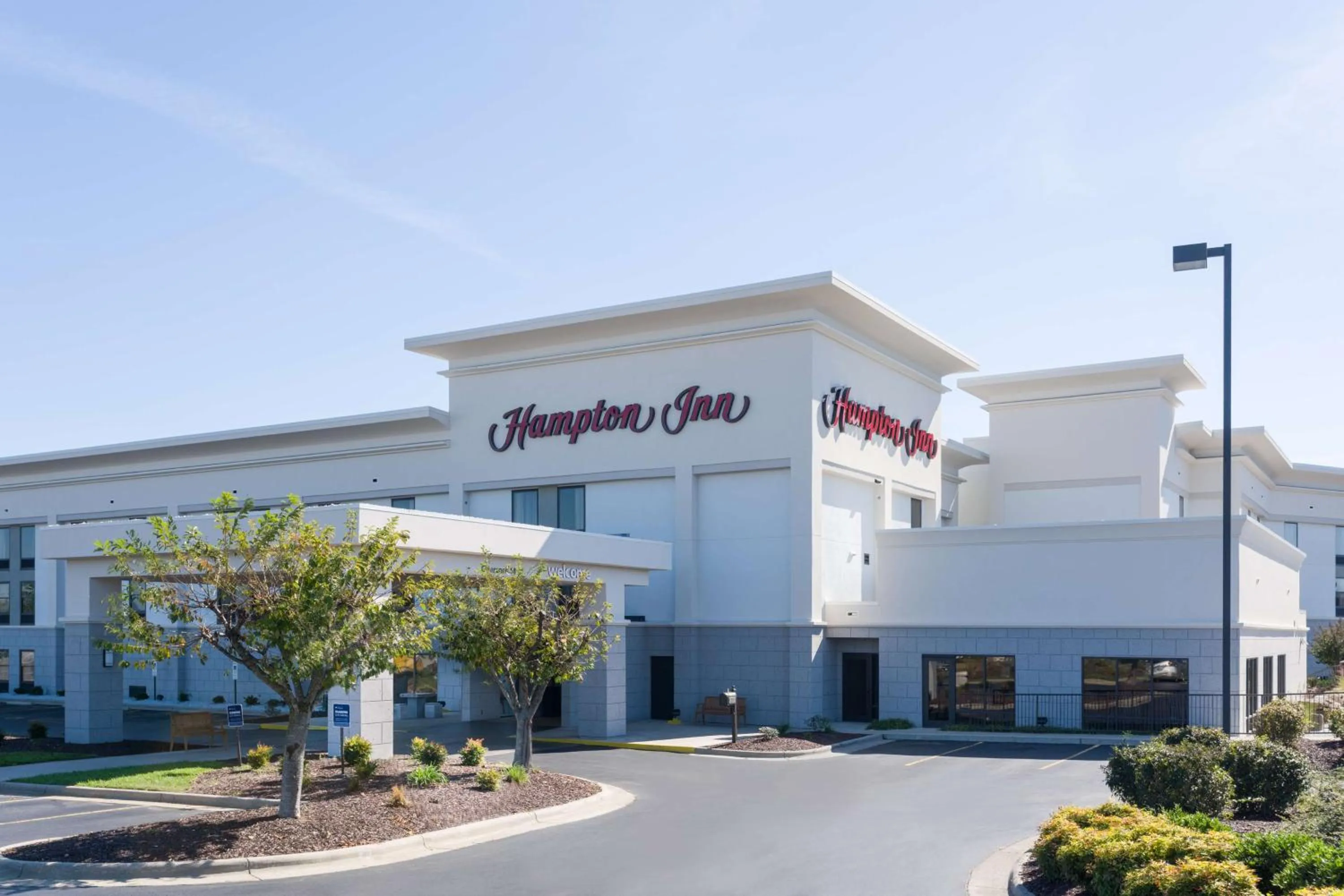 Property building in Hampton Inn Mount Airy