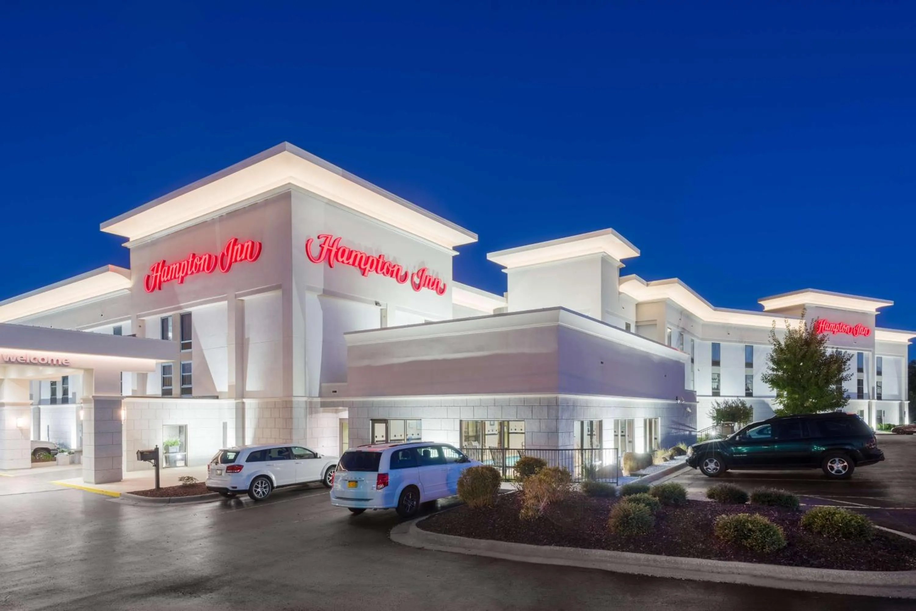 Property building in Hampton Inn Mount Airy