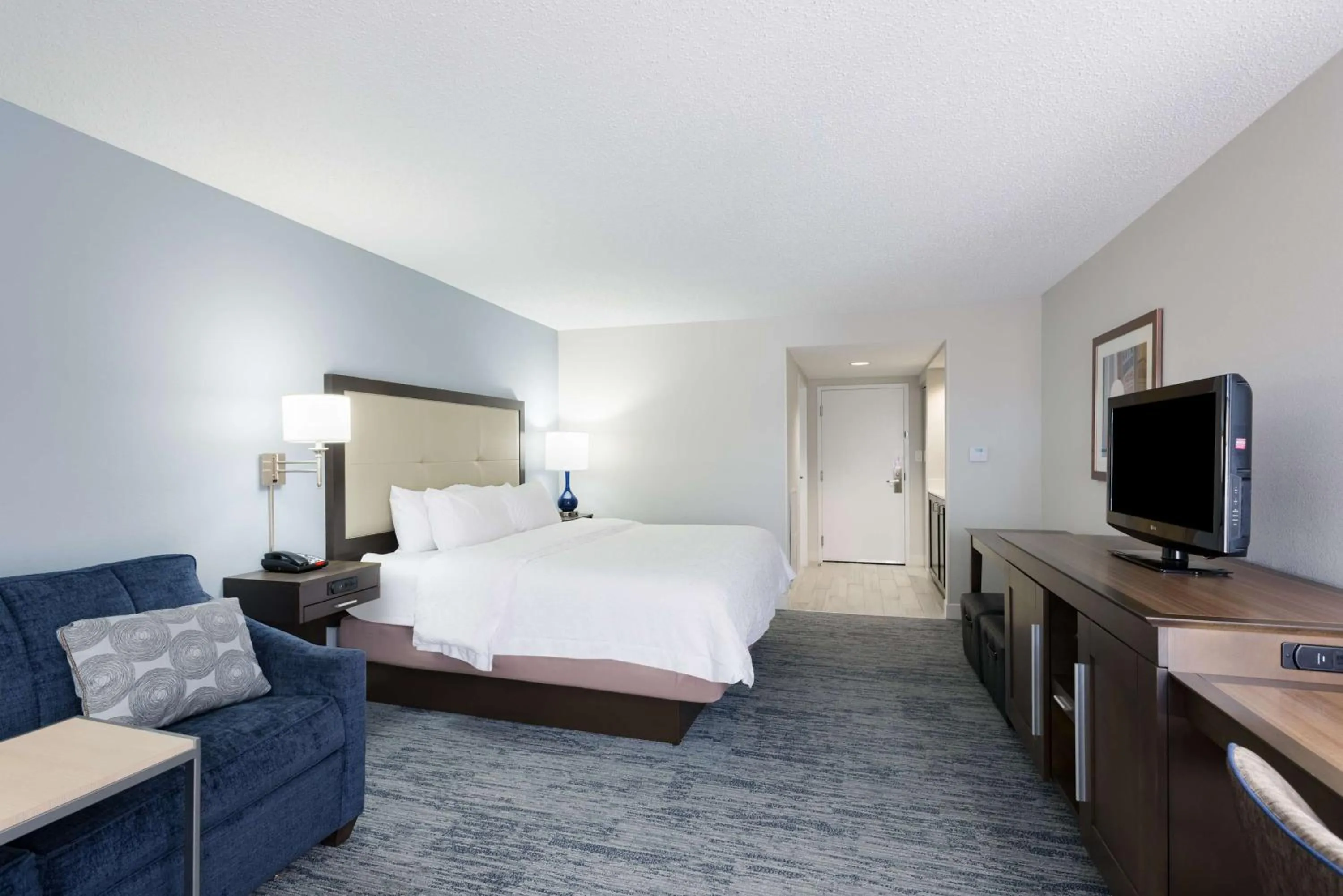 Bedroom, Bed in Hampton Inn Mount Airy