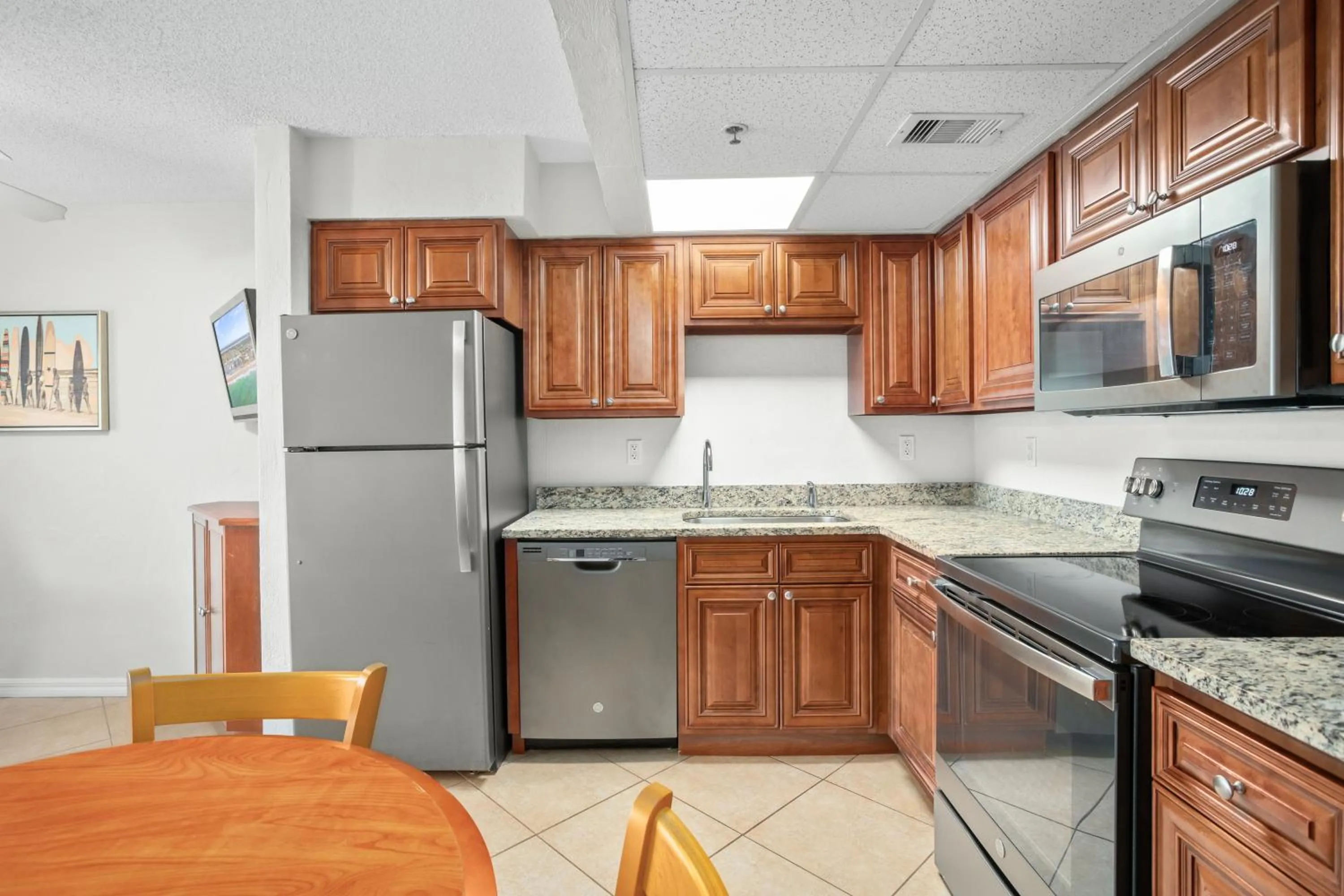Kitchen or kitchenette in Tropic Sun Towers