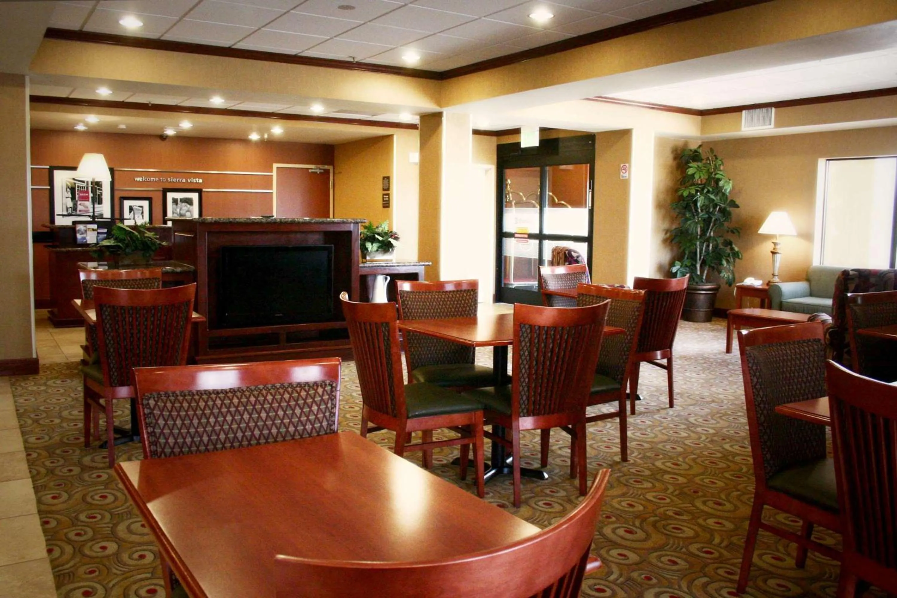 Dining area in Hampton Inn Sierra Vista