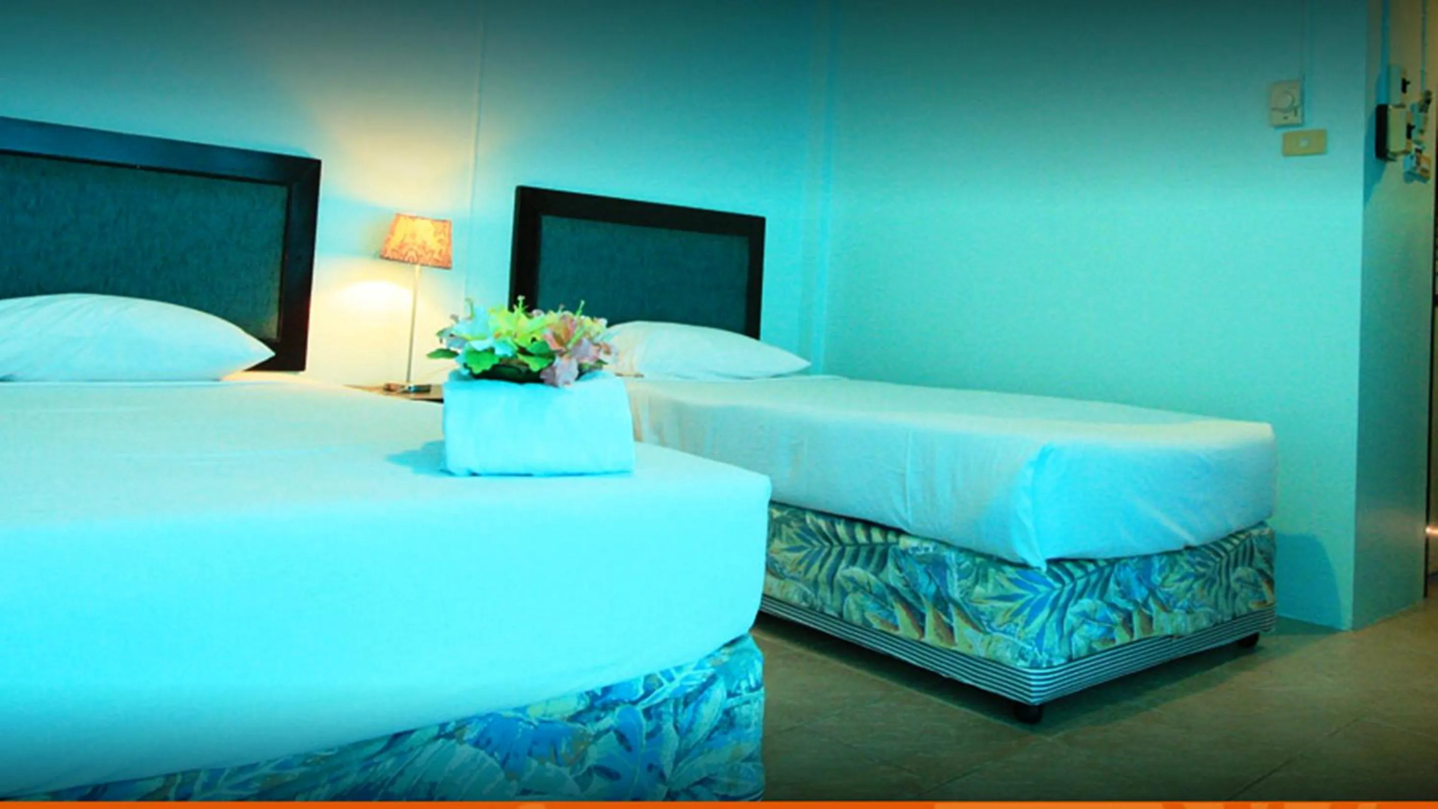 Bed in Chaba Chalet Hotel