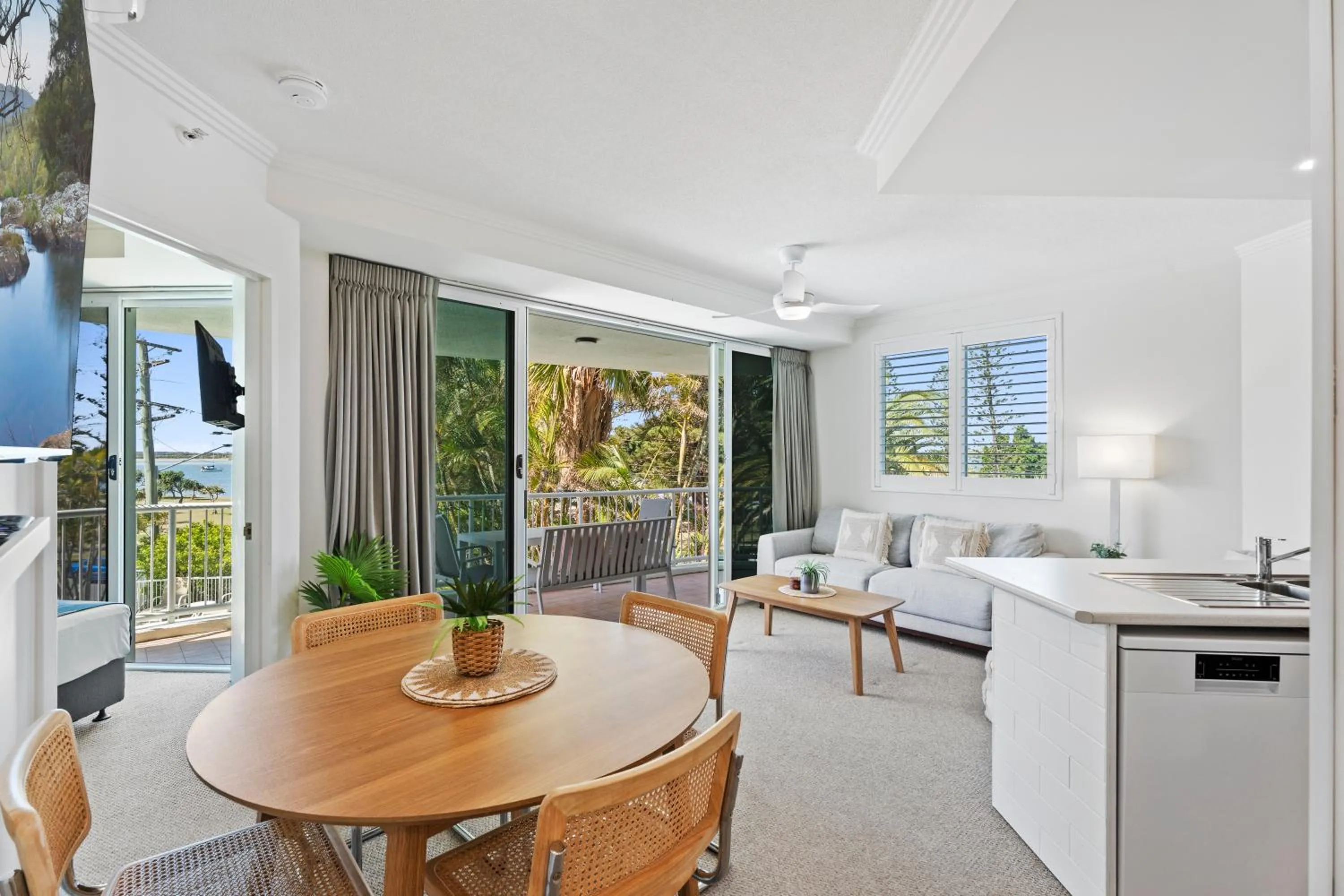 Kitchen or kitchenette in Crystal Bay On The Broadwater