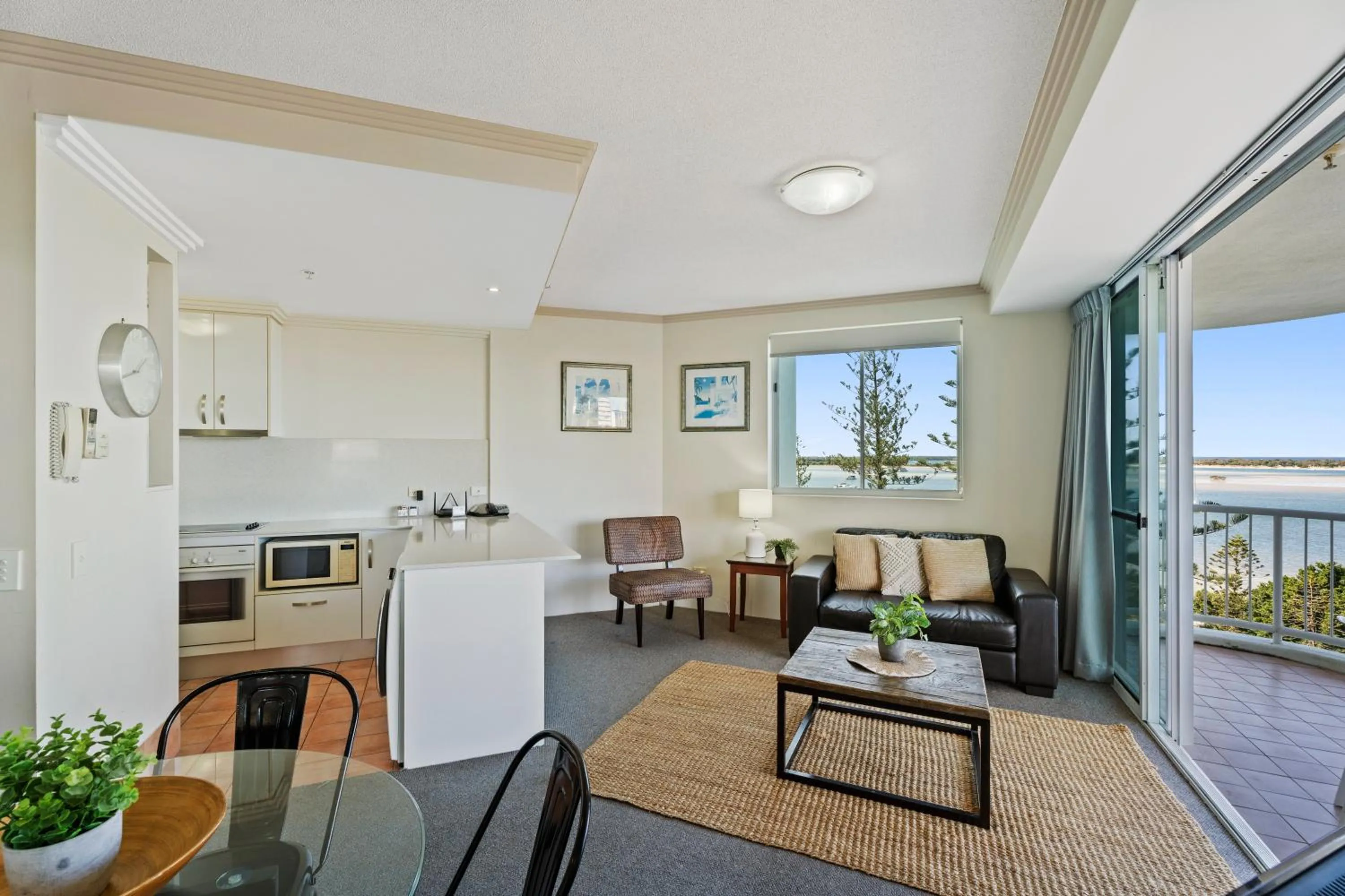 Living room in Crystal Bay On The Broadwater