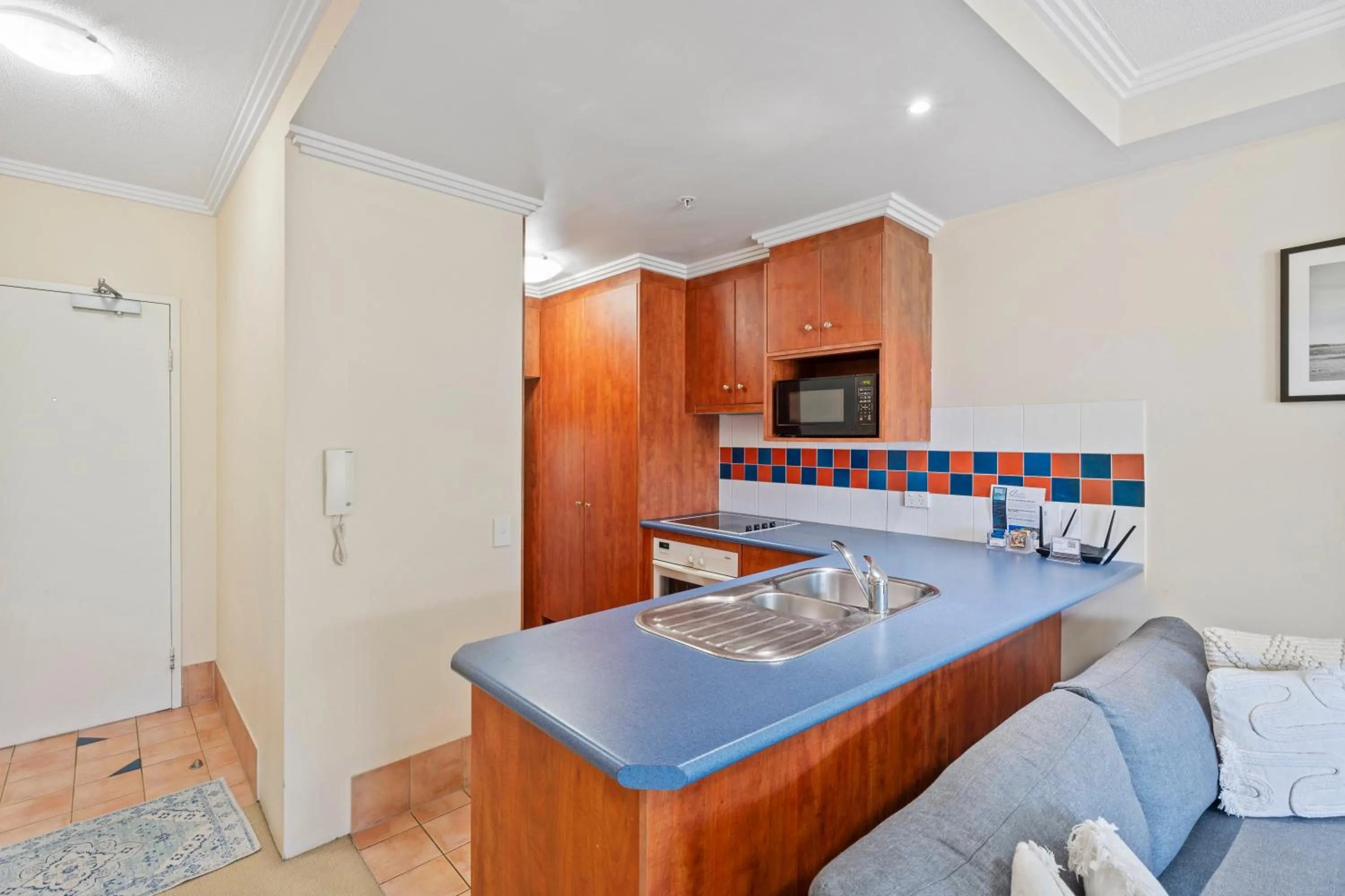 kitchen, Bed in Crystal Bay On The Broadwater