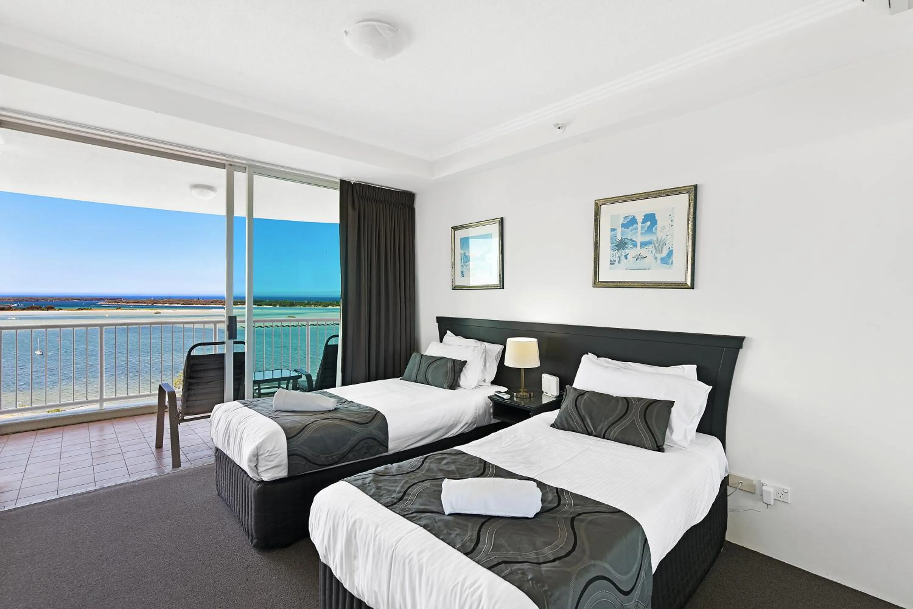 Balcony/Terrace, Bed in Crystal Bay On The Broadwater