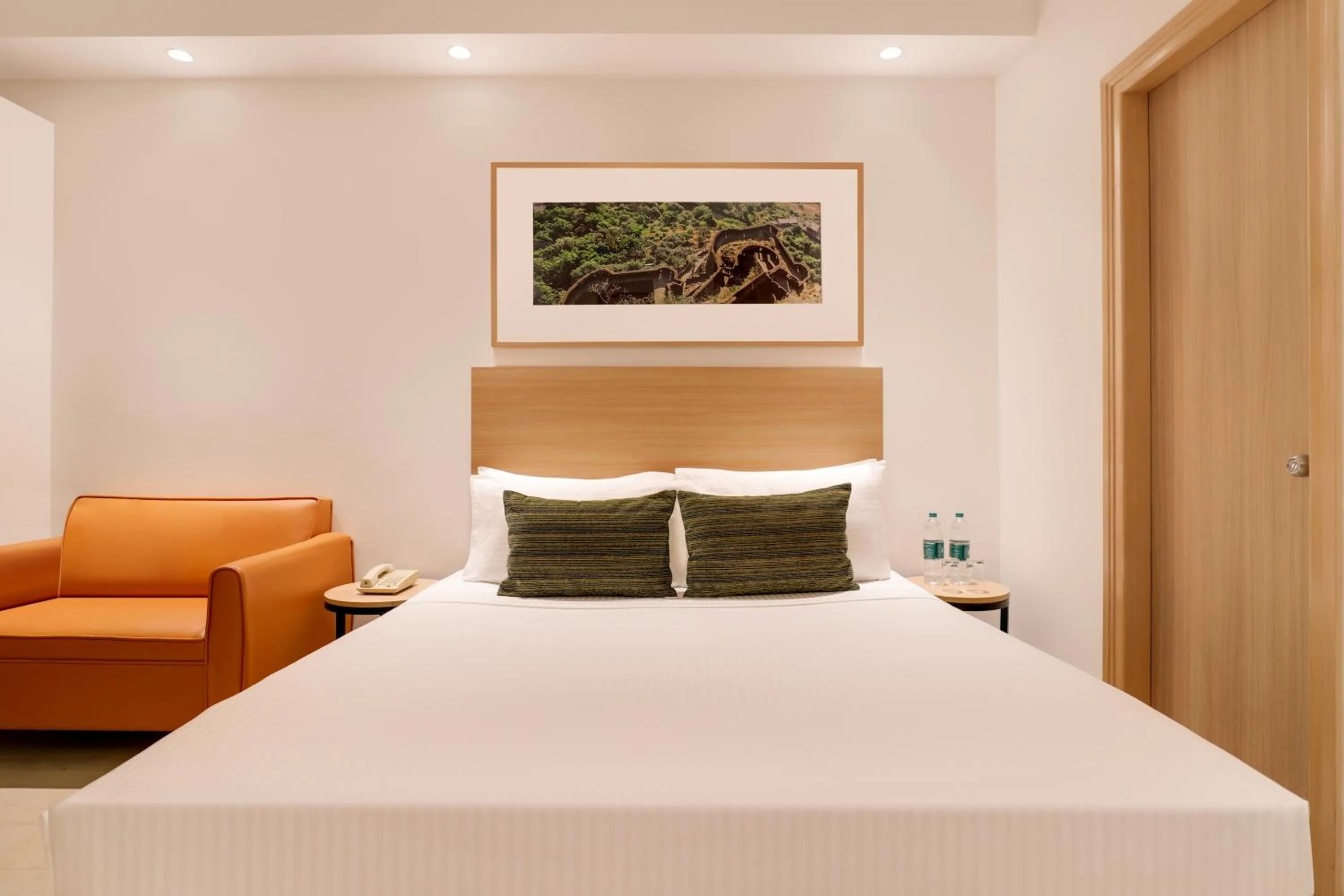 Bedroom, Bed in Lemon Tree Hotel Hinjewadi Pune