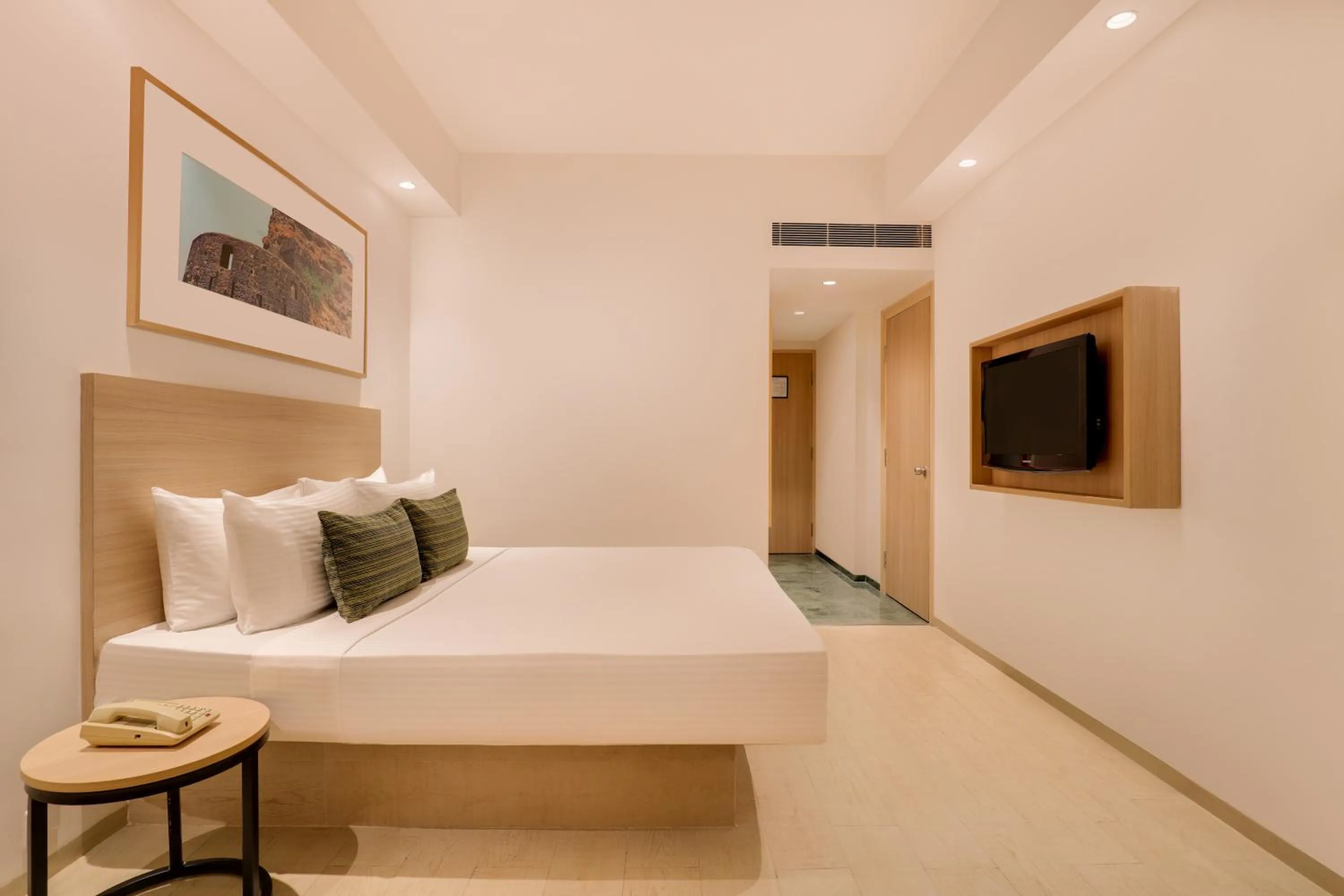 Bedroom, Bed in Lemon Tree Hotel Hinjewadi Pune