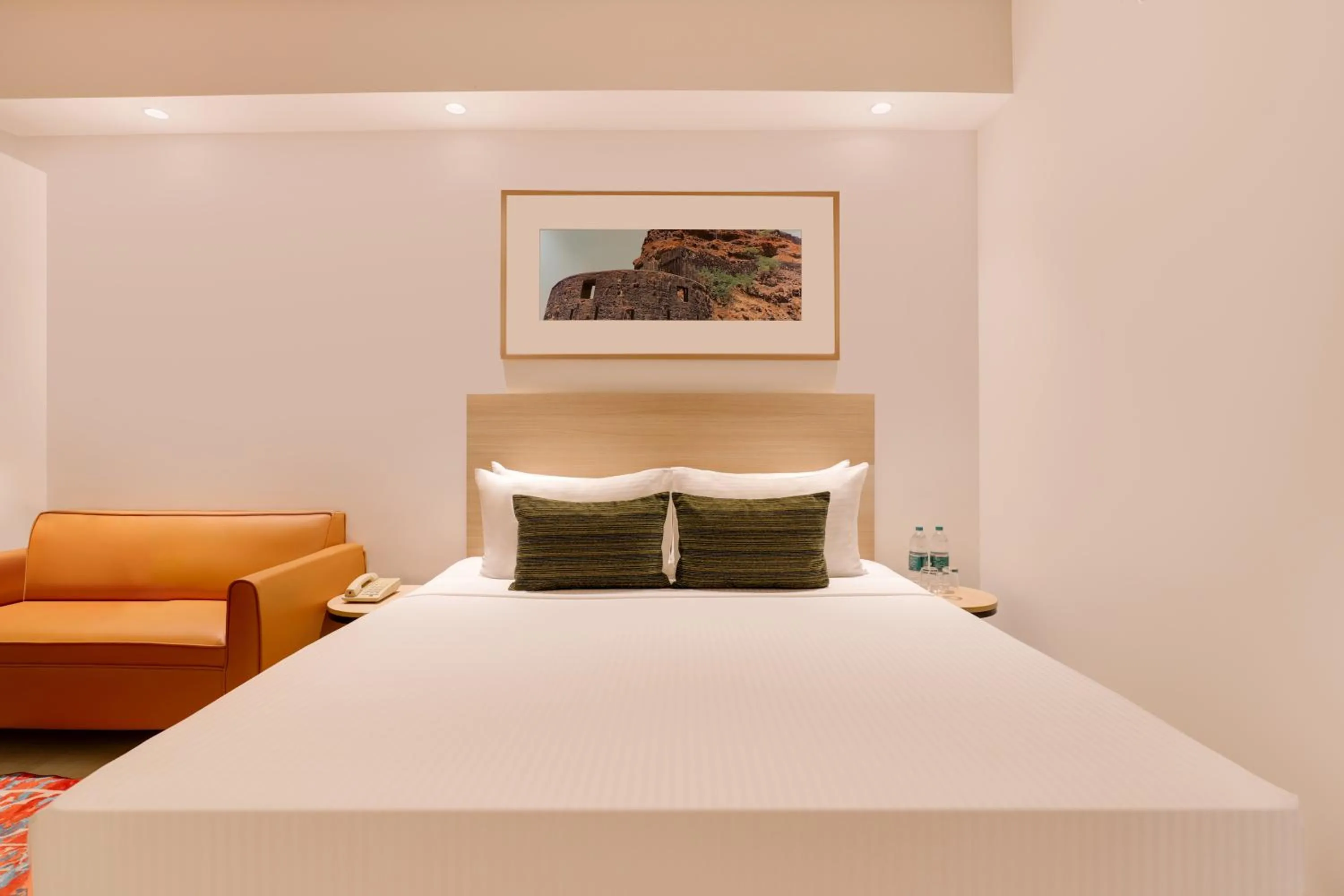 Bedroom, Bed in Lemon Tree Hotel Hinjewadi Pune