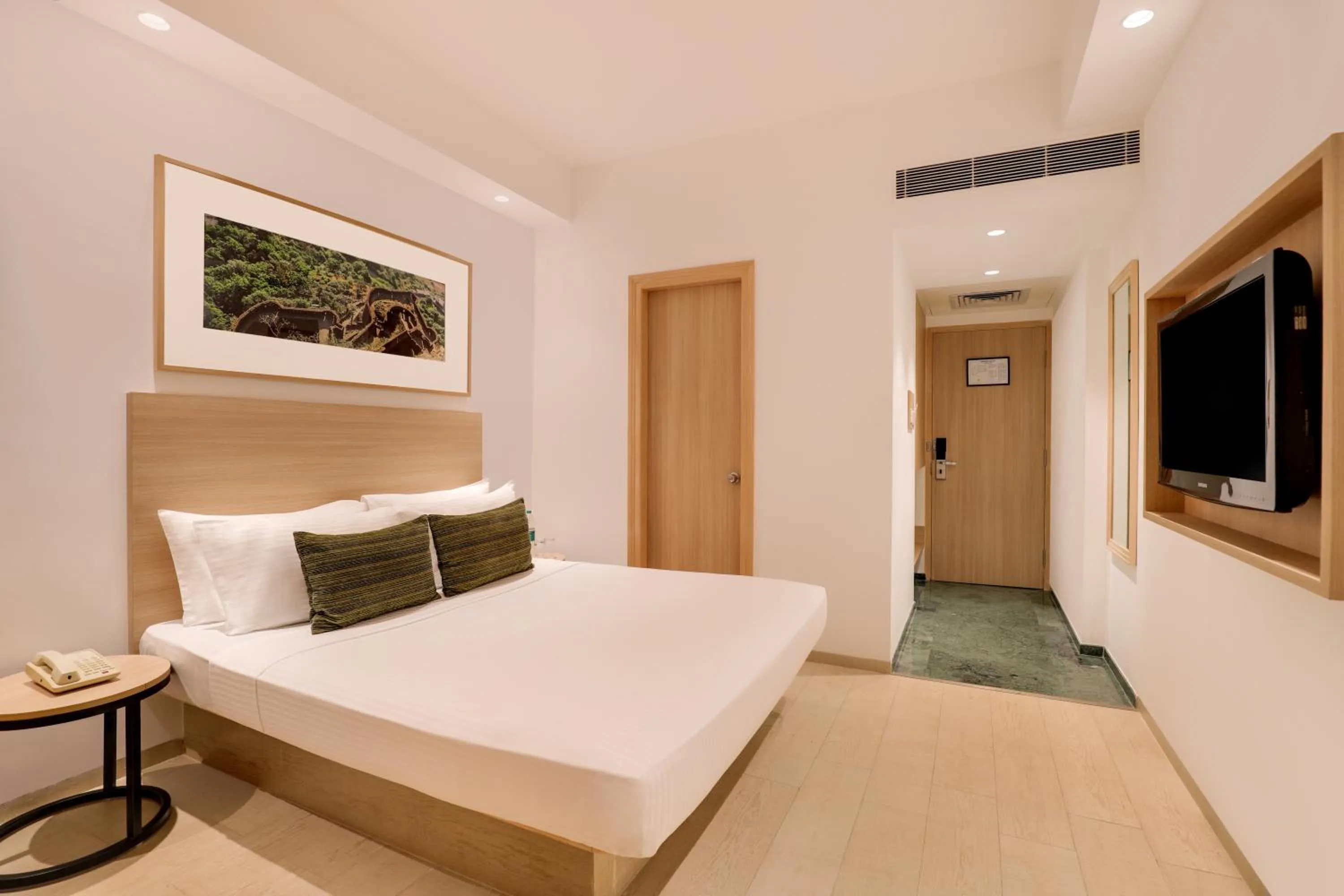 Bedroom, Bed in Lemon Tree Hotel Hinjewadi Pune