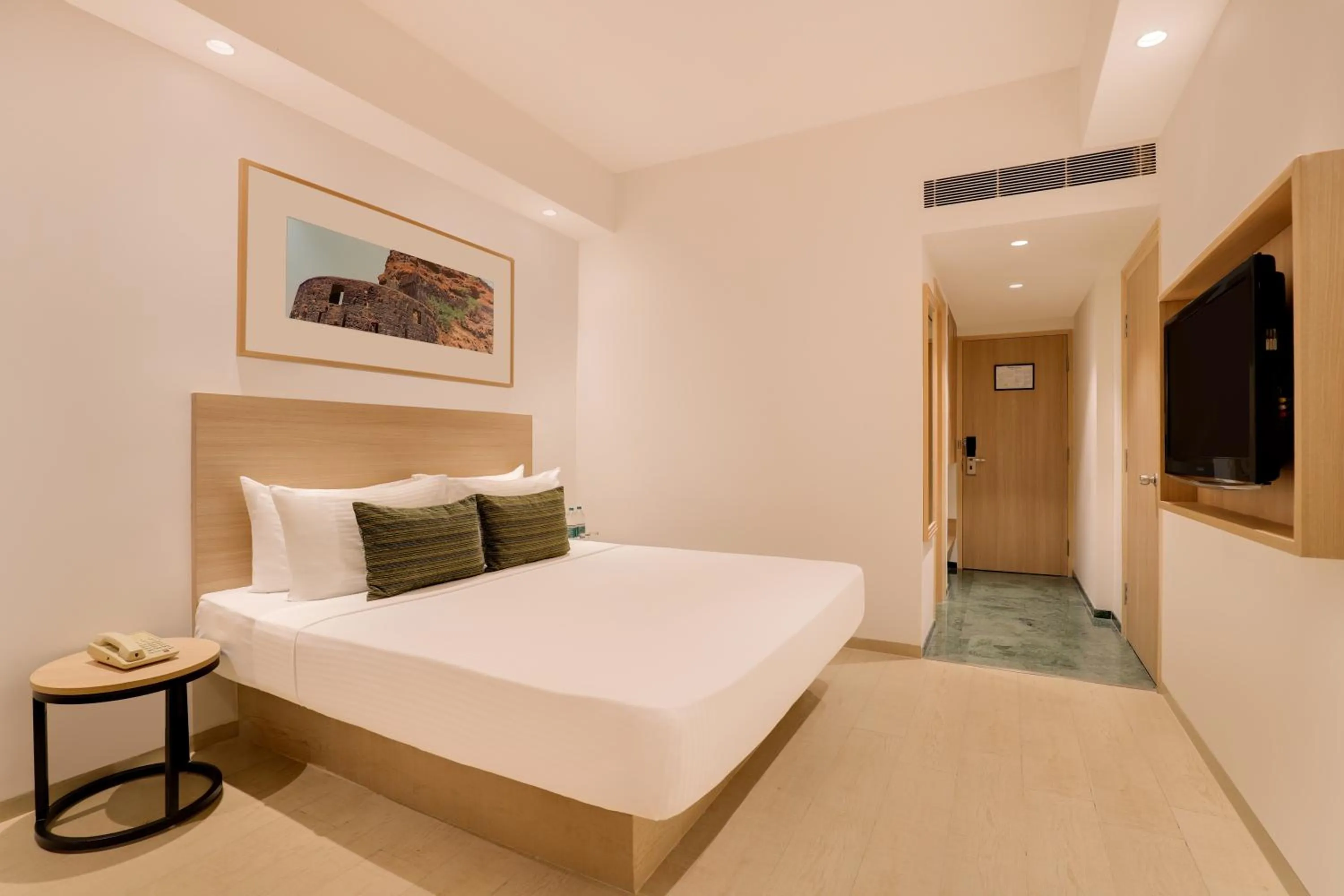 Bedroom, Bed in Lemon Tree Hotel Hinjewadi Pune