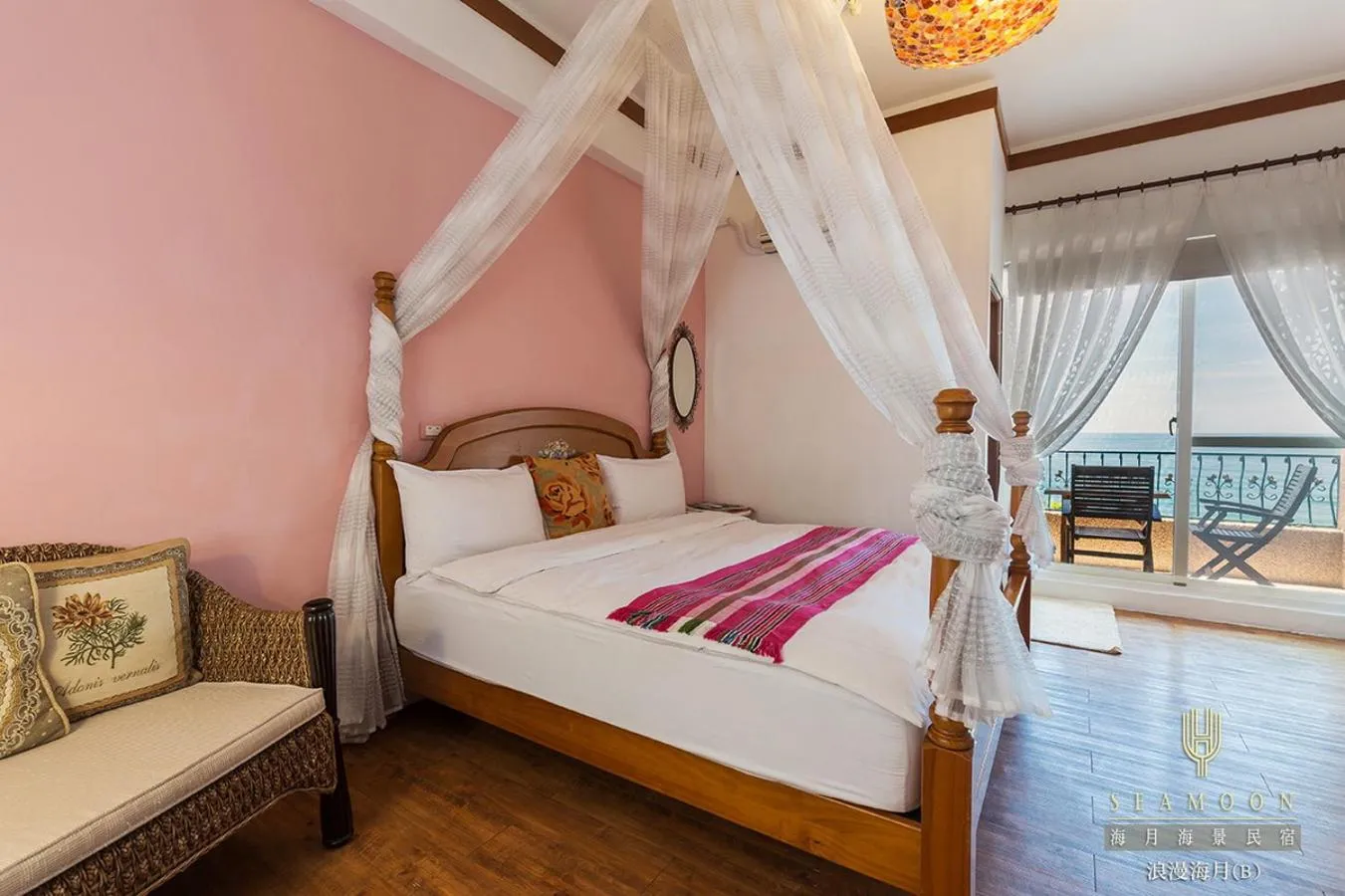 Photo of the whole room, Bed in Hai Yue Homestay