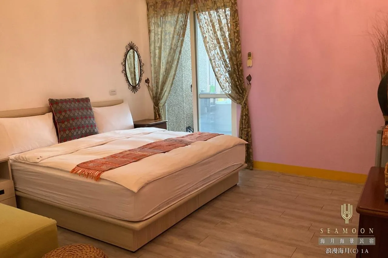 Photo of the whole room, Bed in Hai Yue Homestay