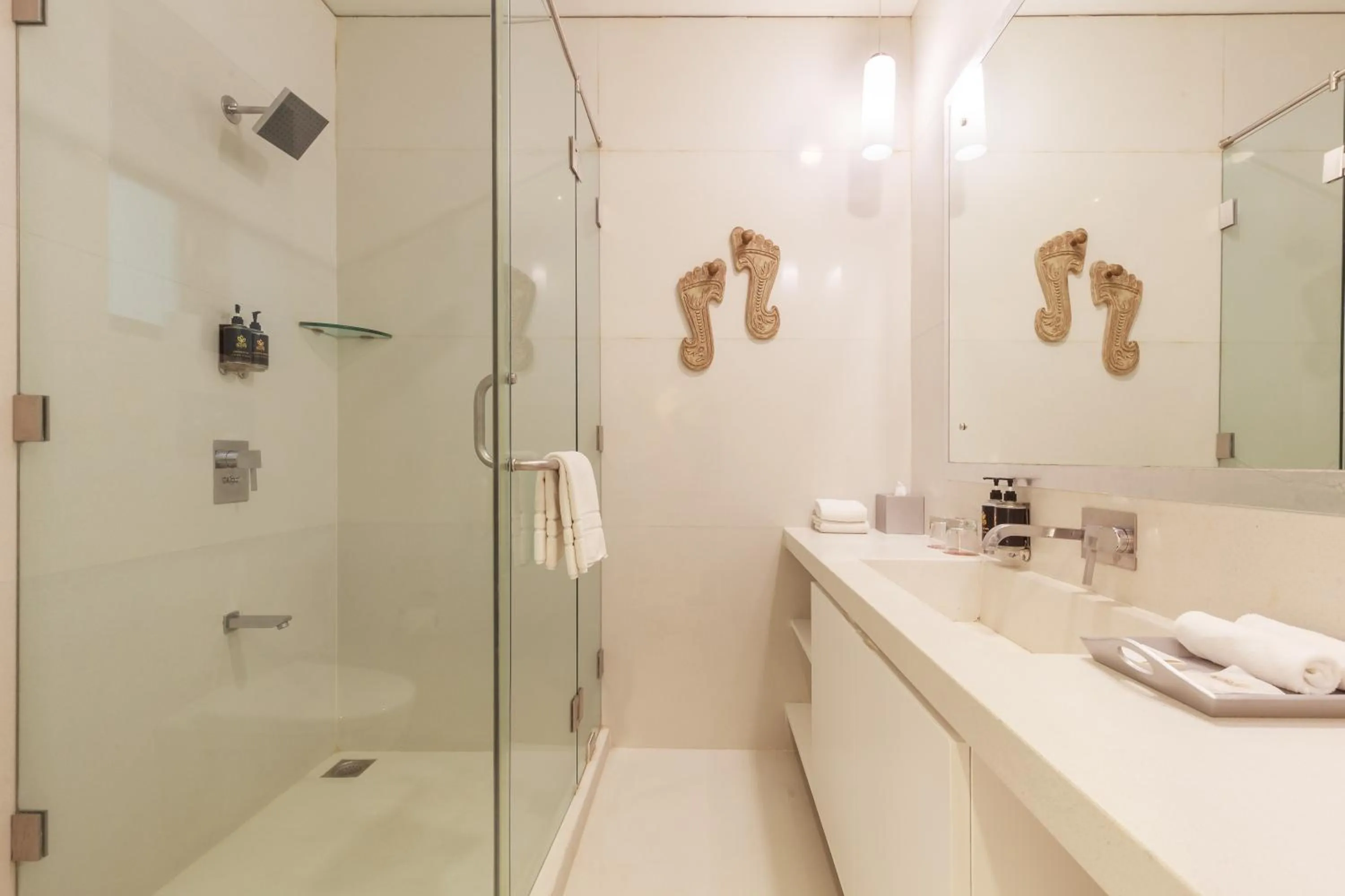 Bathroom in Le Sutra Hotel, Khar, Mumbai