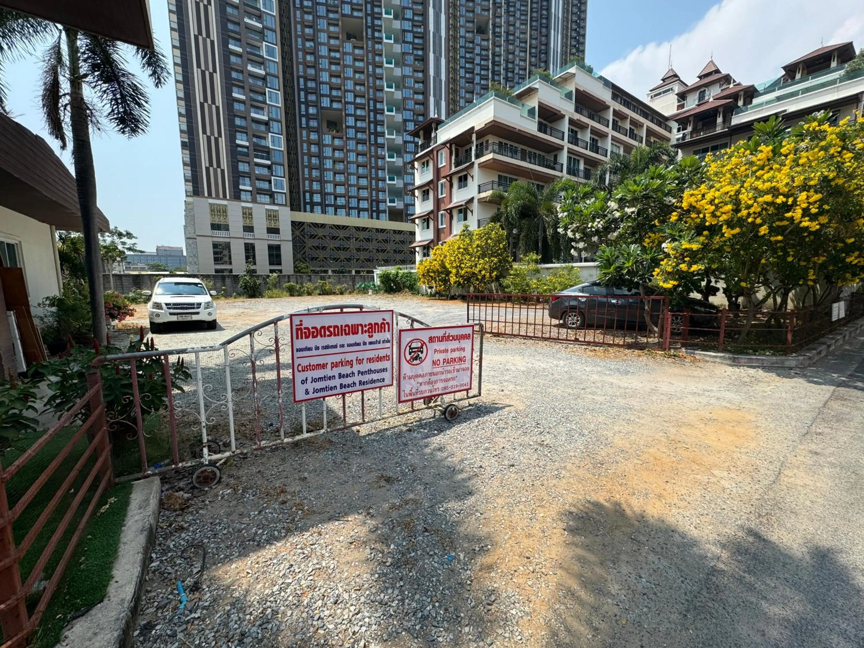 Parking in Jomtien Beach Residence