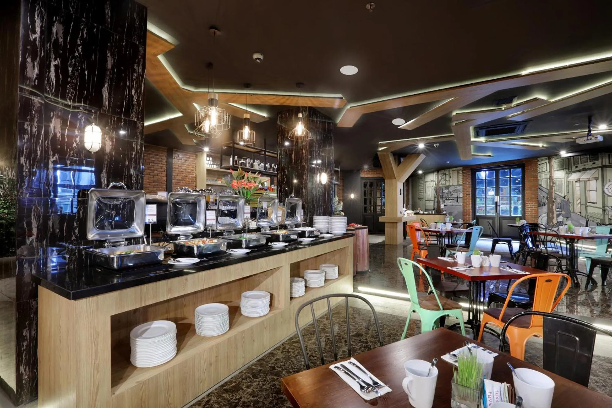 Restaurant/places to eat in favehotel Madiun
