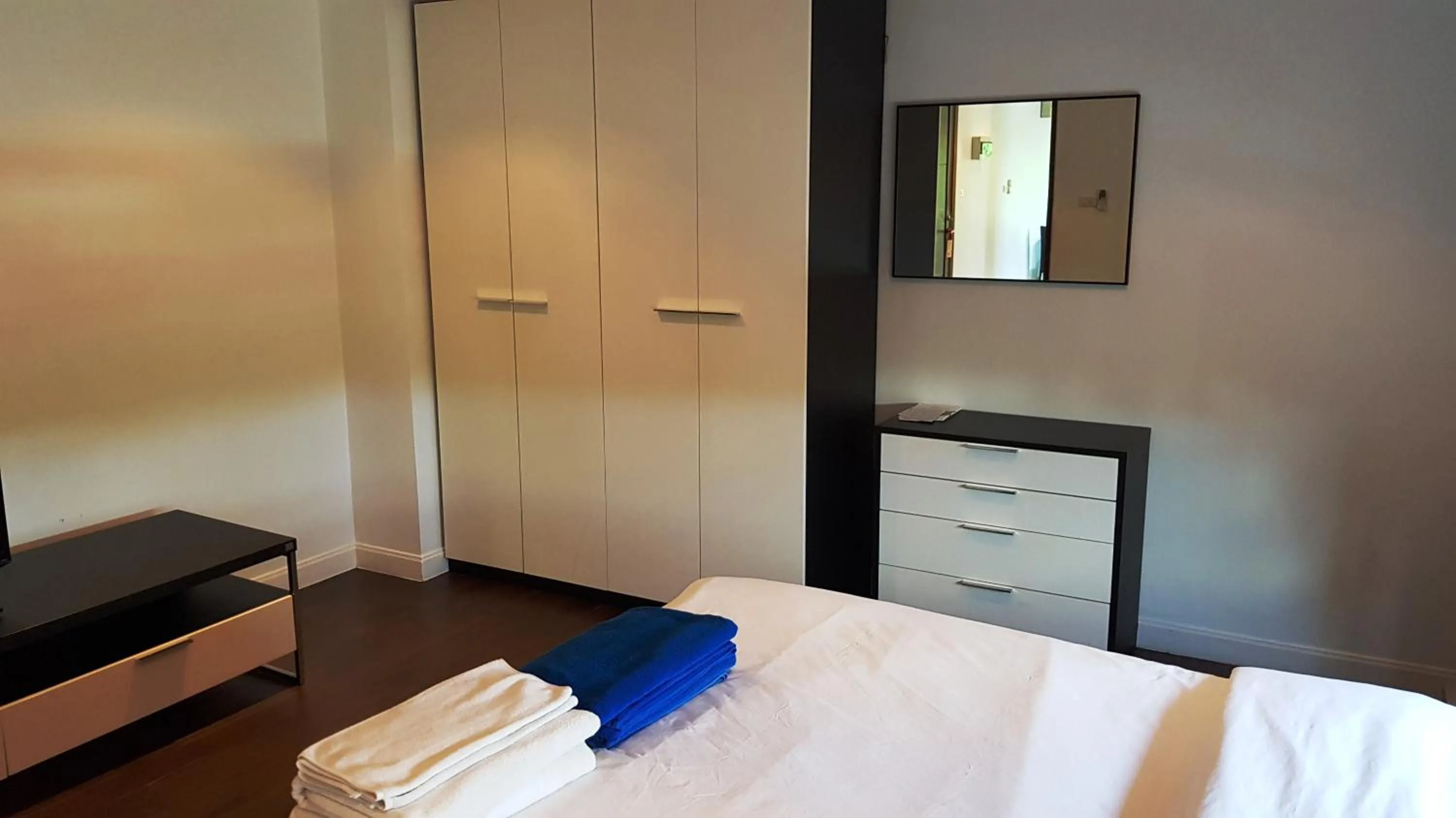 Bedroom, Bed in Jomtien Beach Penthouses