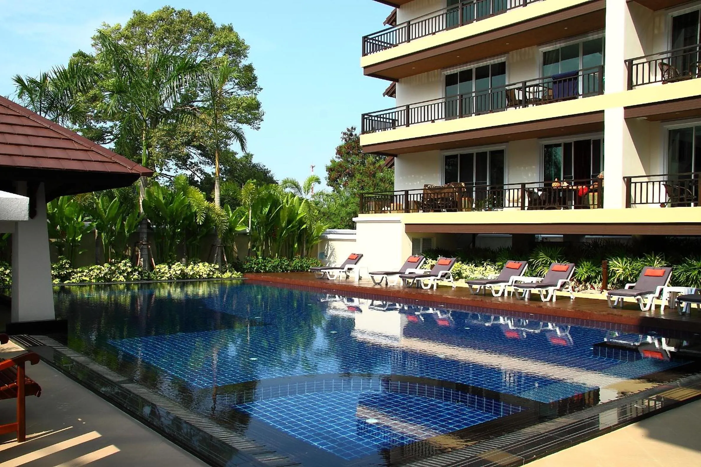 Swimming pool in Jomtien Beach Penthouses