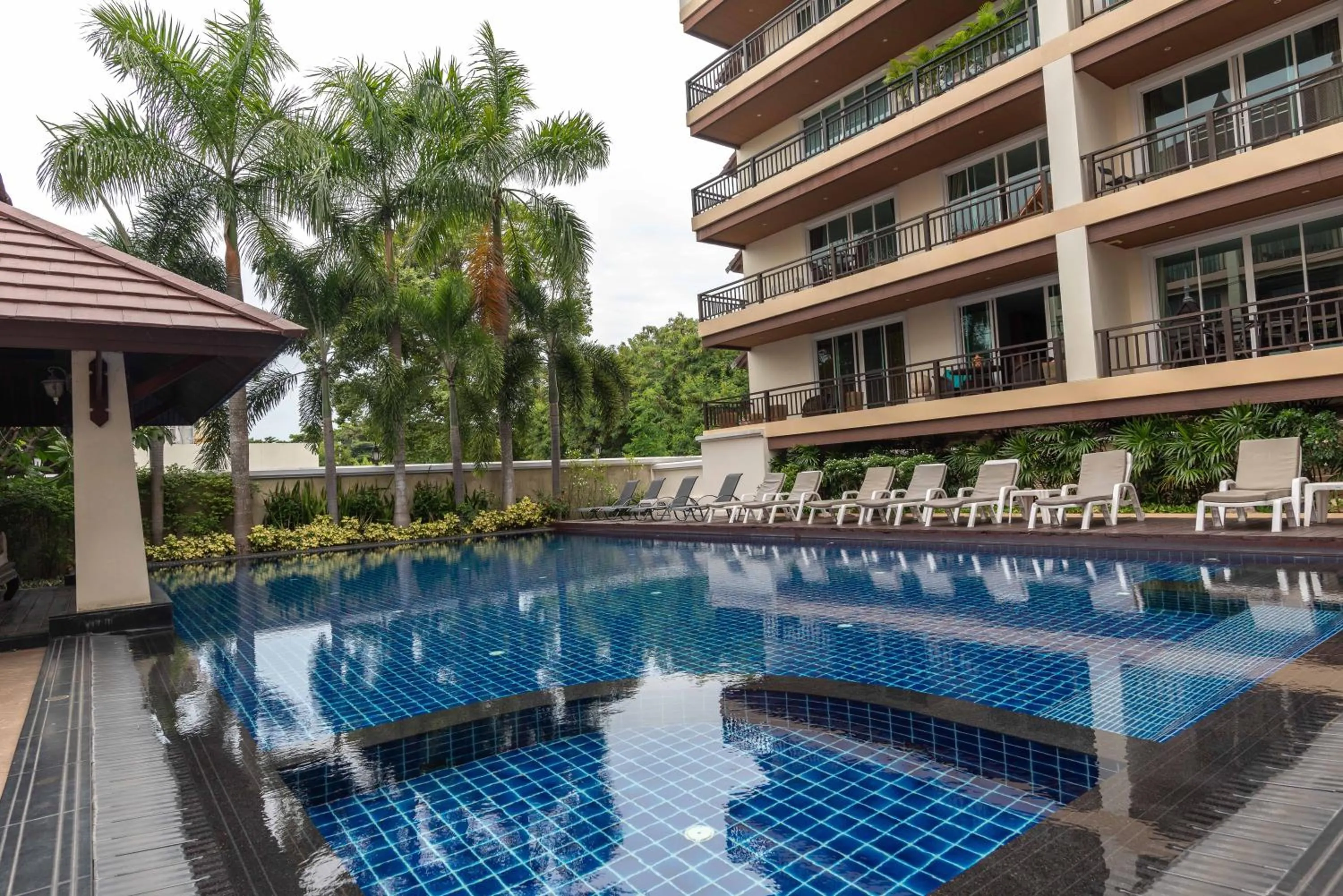 Swimming pool in Jomtien Beach Penthouses