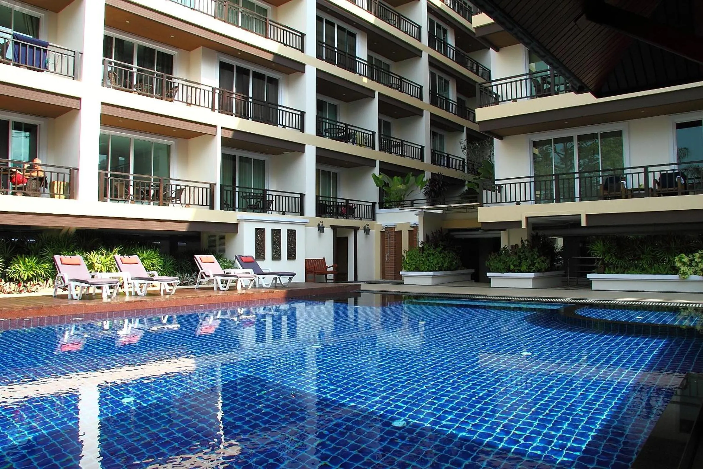 Swimming pool in Jomtien Beach Penthouses