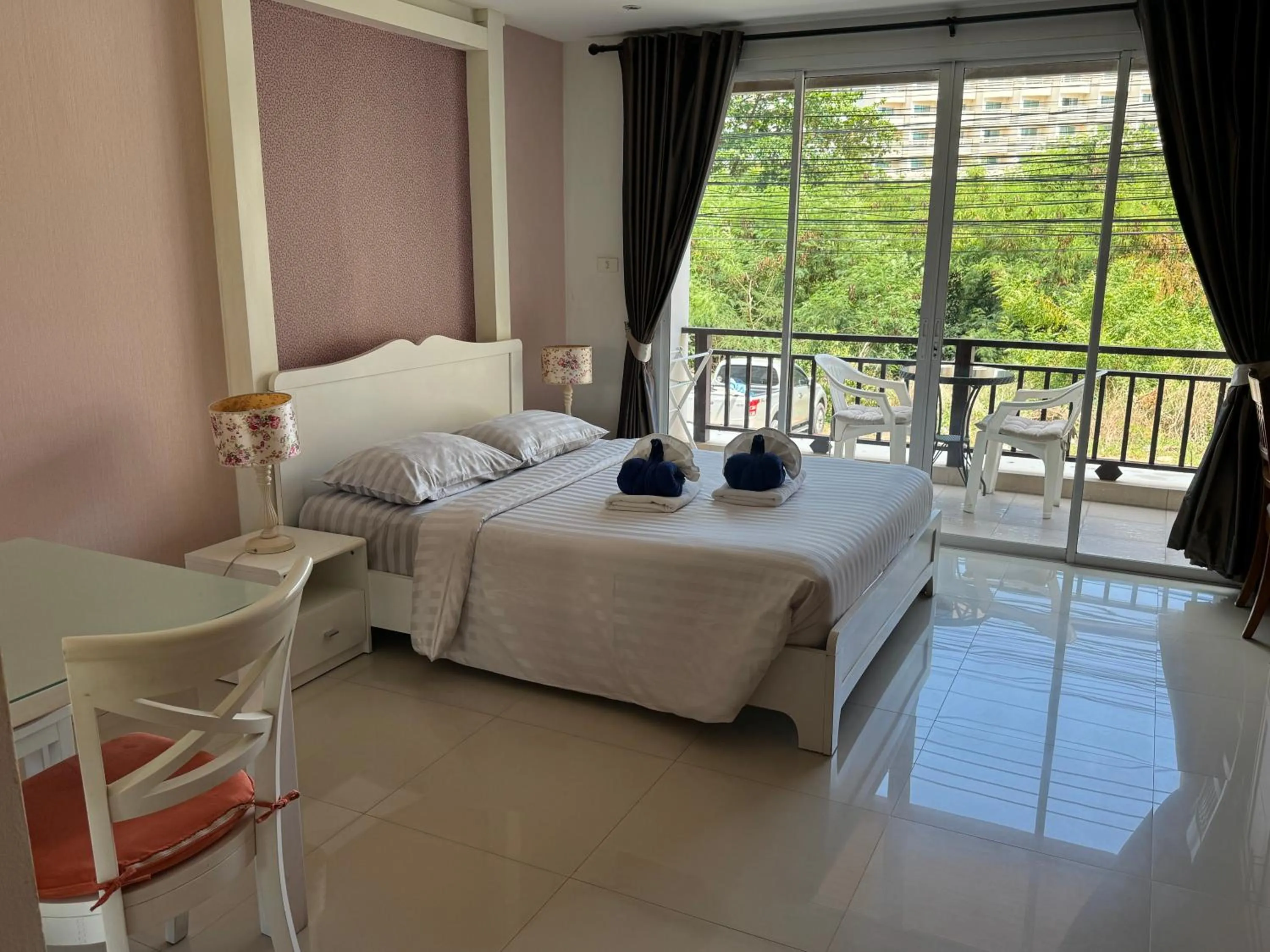 Bed in Jomtien Beach Penthouses