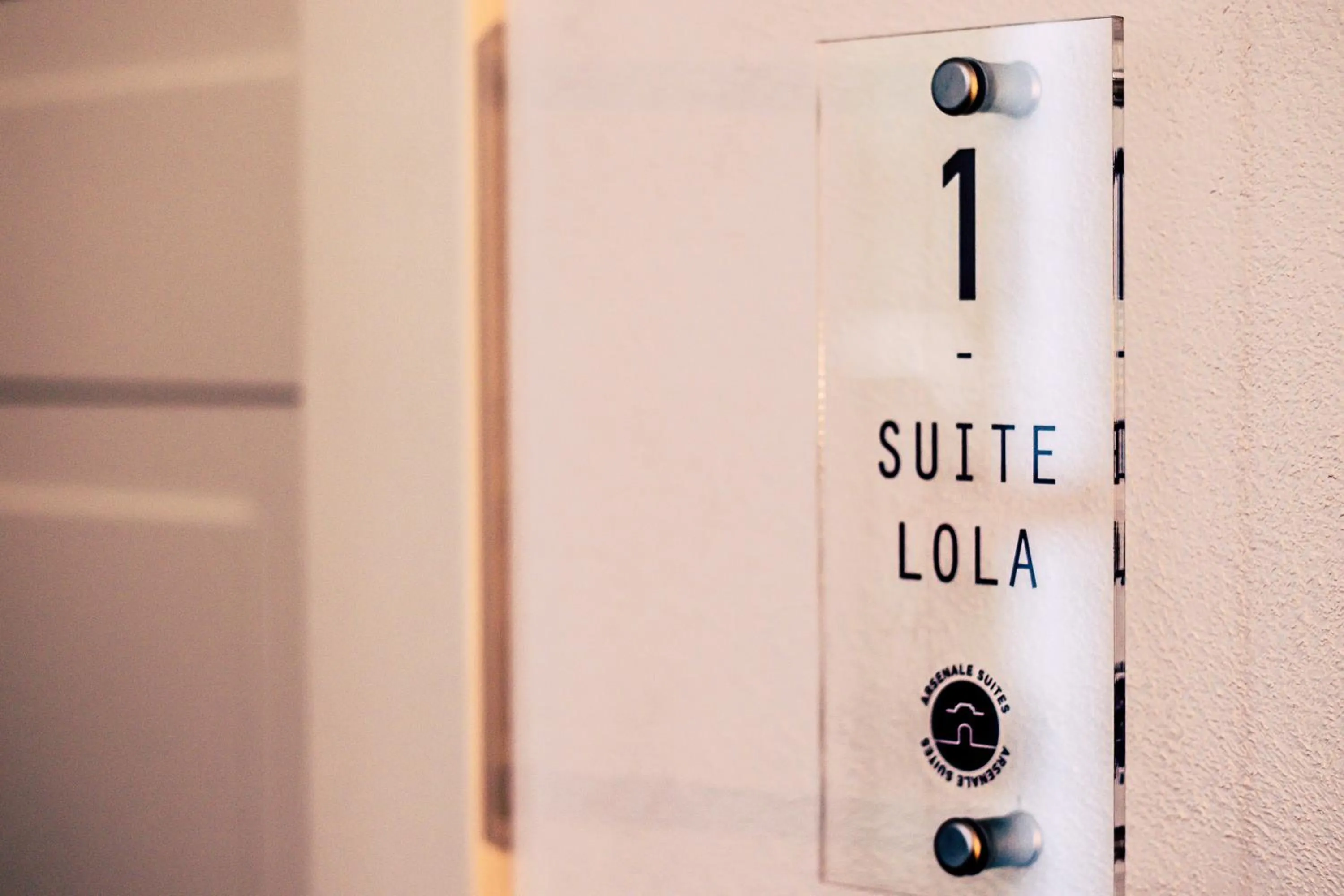 Text overlay in Arsenale Suites