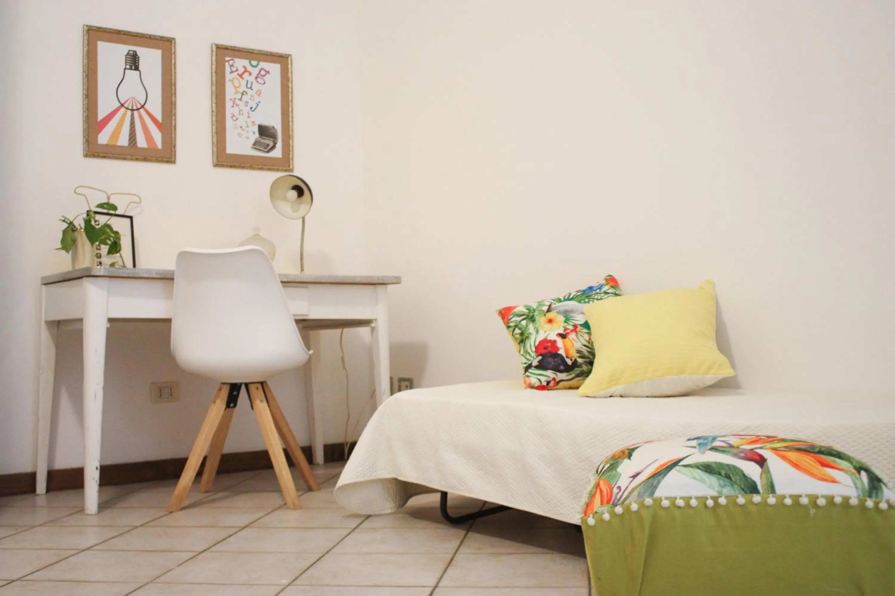 Seating area, Bed in Sa Prazza GuestHouse