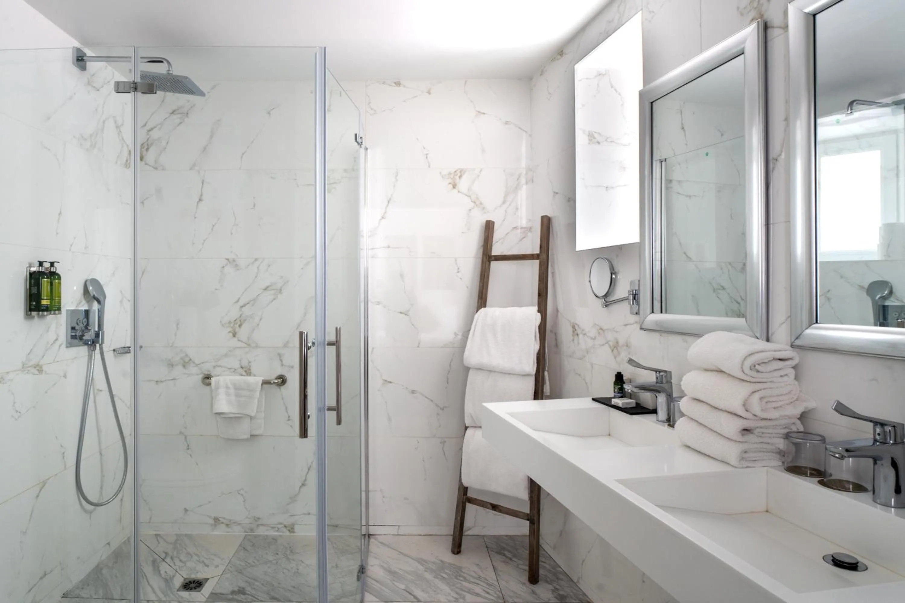 Bathroom in Hotel La Villa Nice Promenade