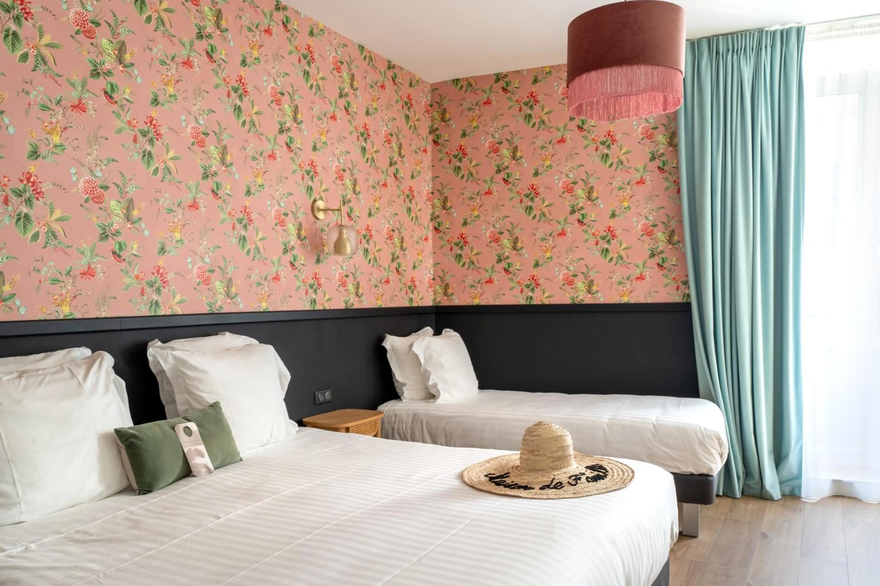 Bed in Hotel La Villa Nice Promenade