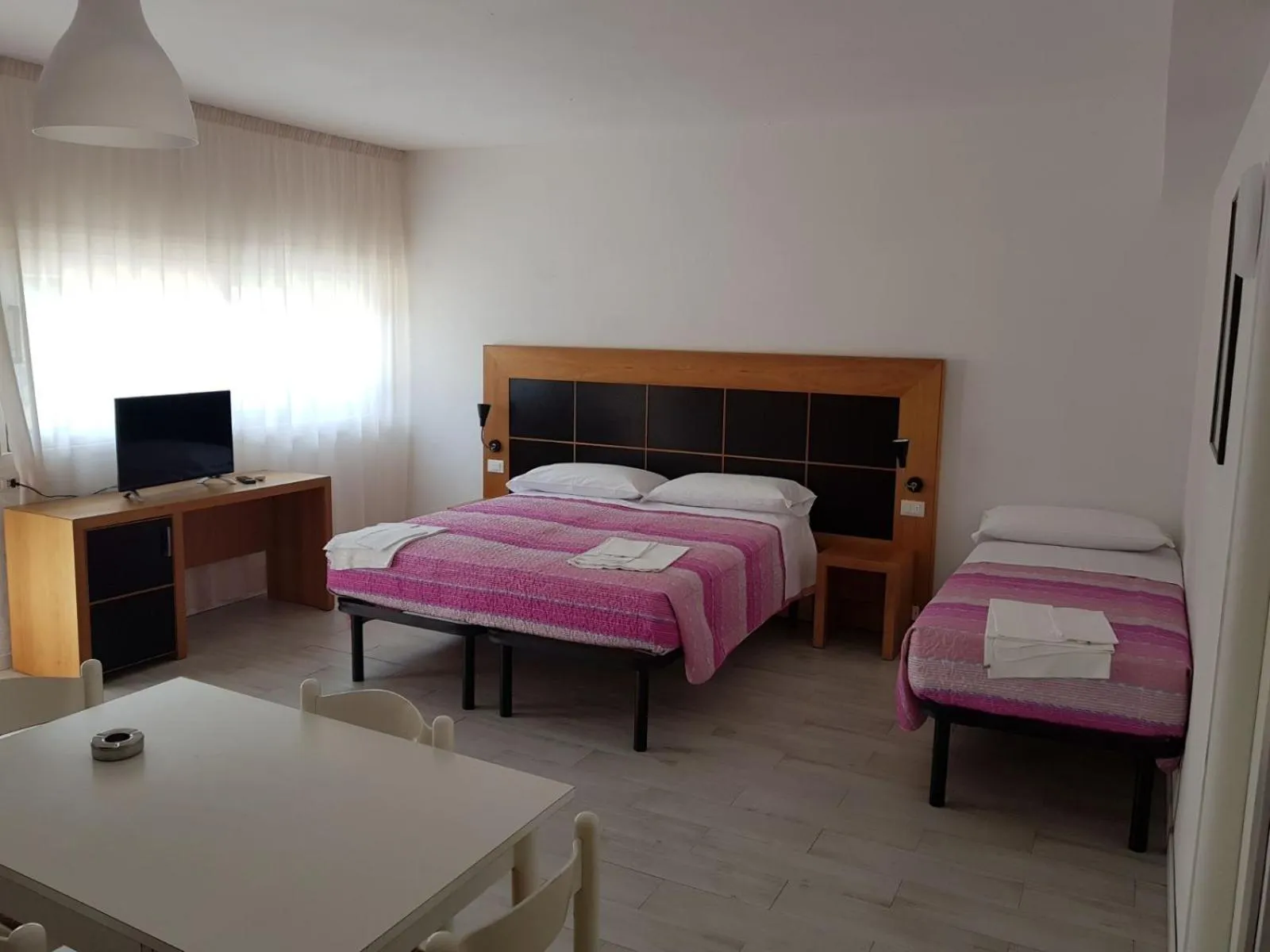 Restaurant/places to eat, Bed in Duna camere con bagno