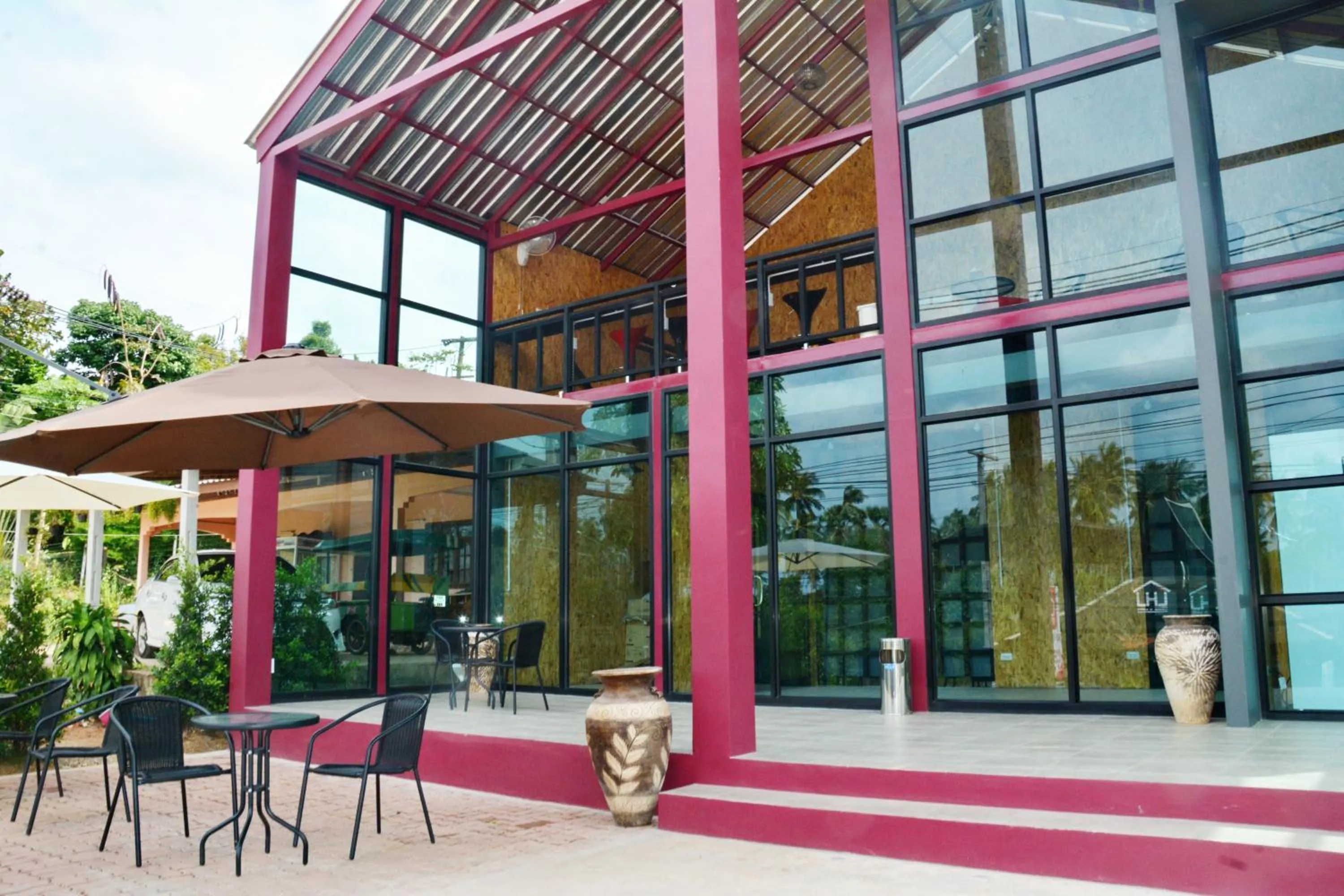 Area and facilities in Lanta Hostel