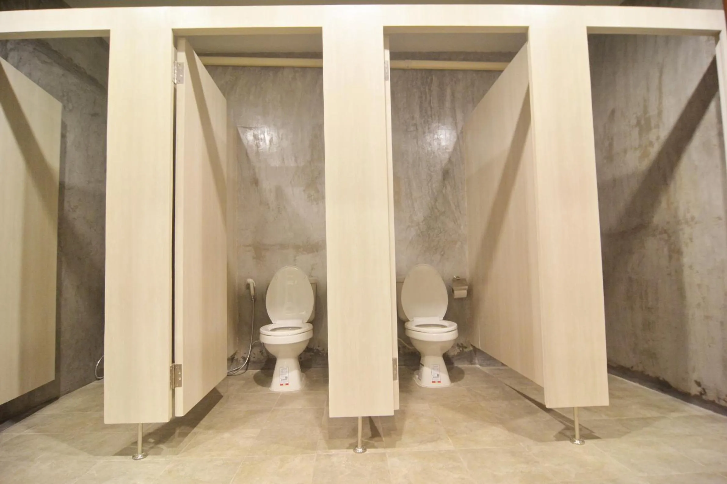 Toilet in Lanta Hostel