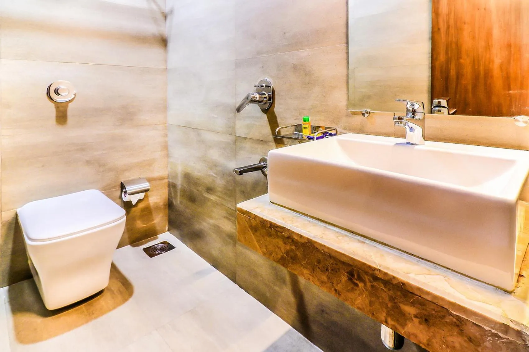 Bathroom in FabHotel Admiral - Nr Mumbai International Airport