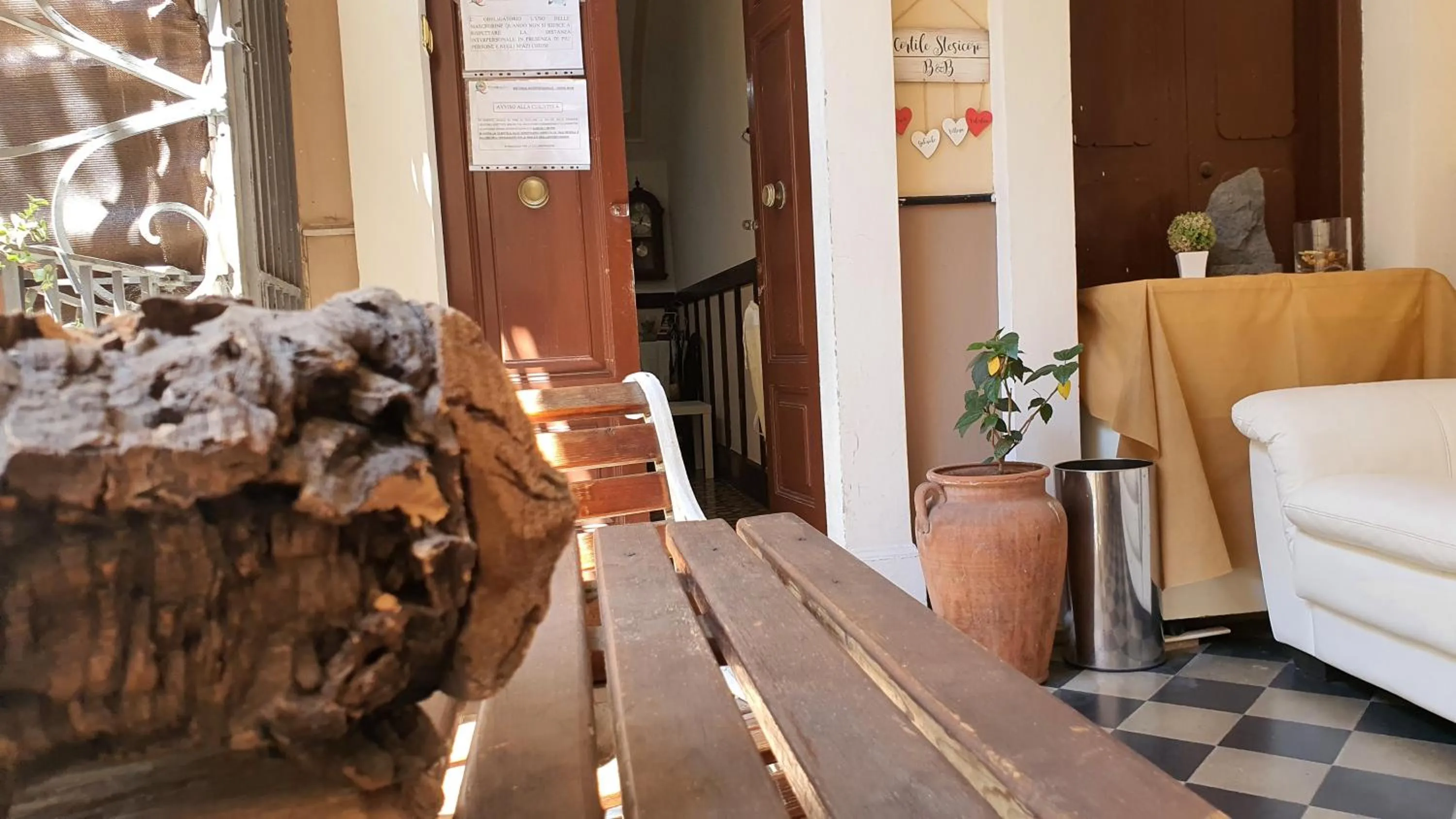 Facade/entrance in Cortile Stesicoro