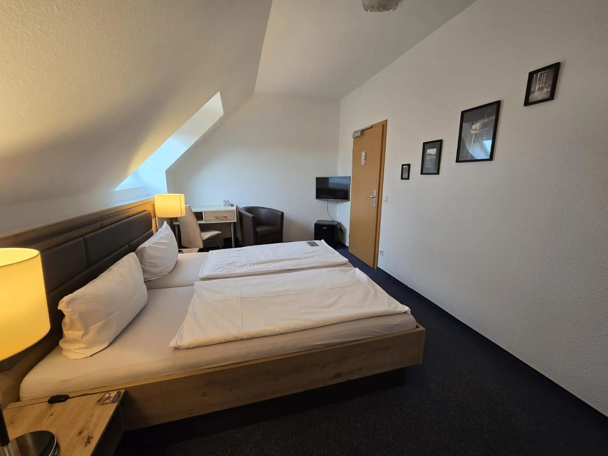 Photo of the whole room, Bed in Hotel "Pension Marlis"